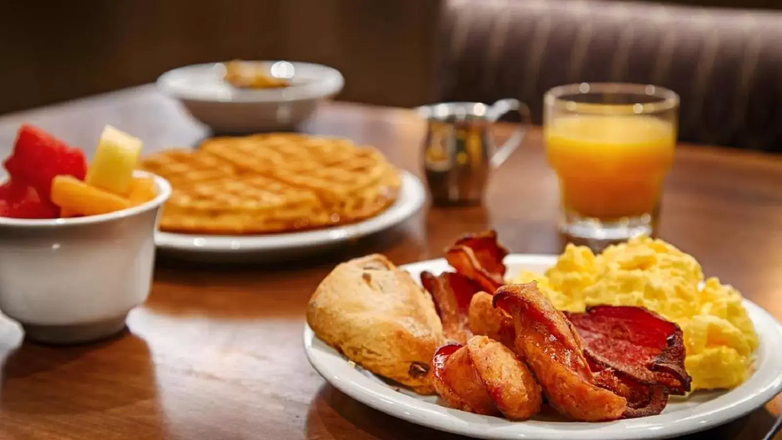 Breakfast in Best Western Premier Boulder Falls Inn