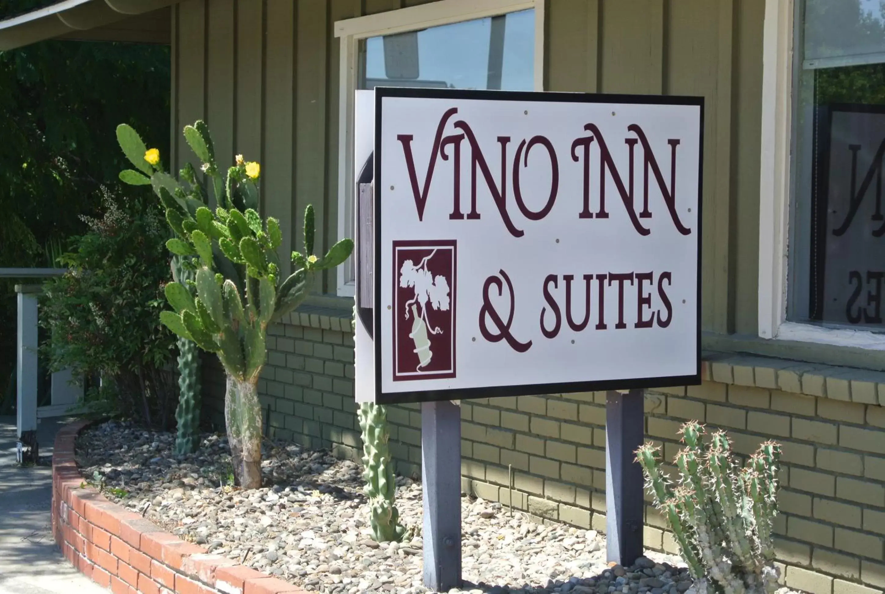Facade/entrance, Property Logo/Sign in Vino Inn & Suites