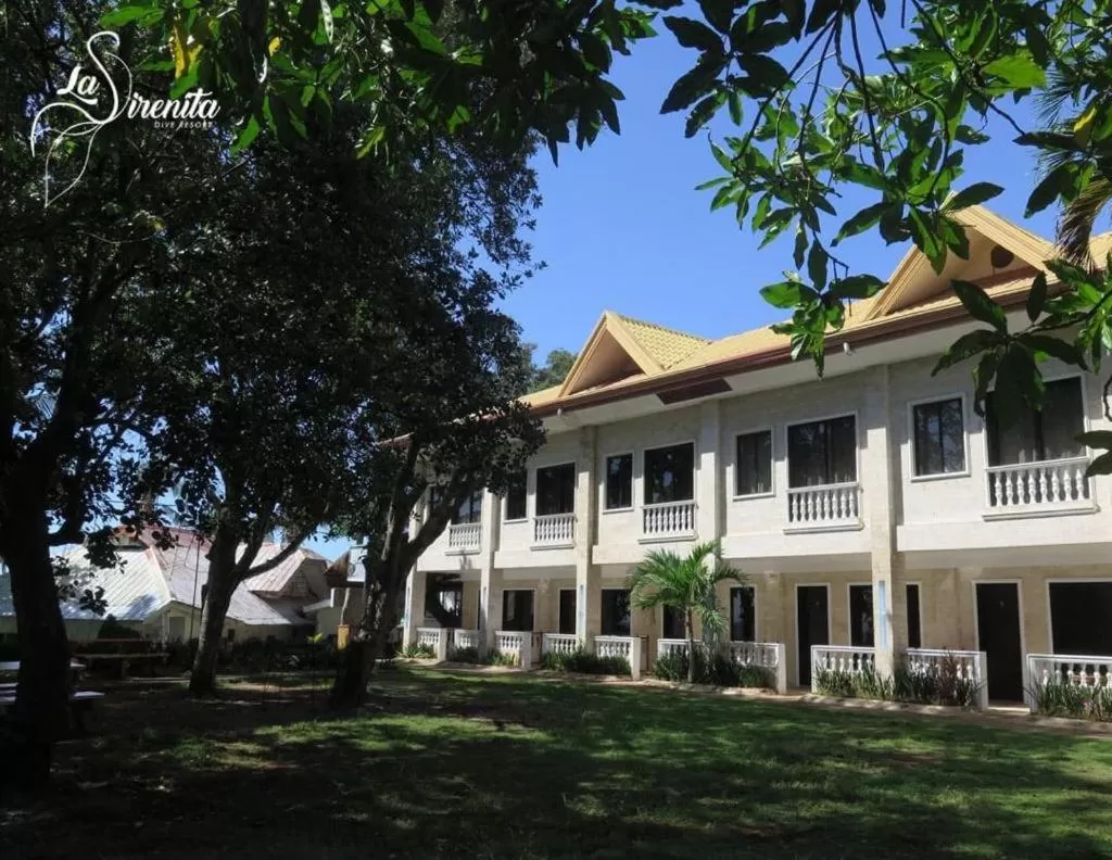 Property building in La Sirenita