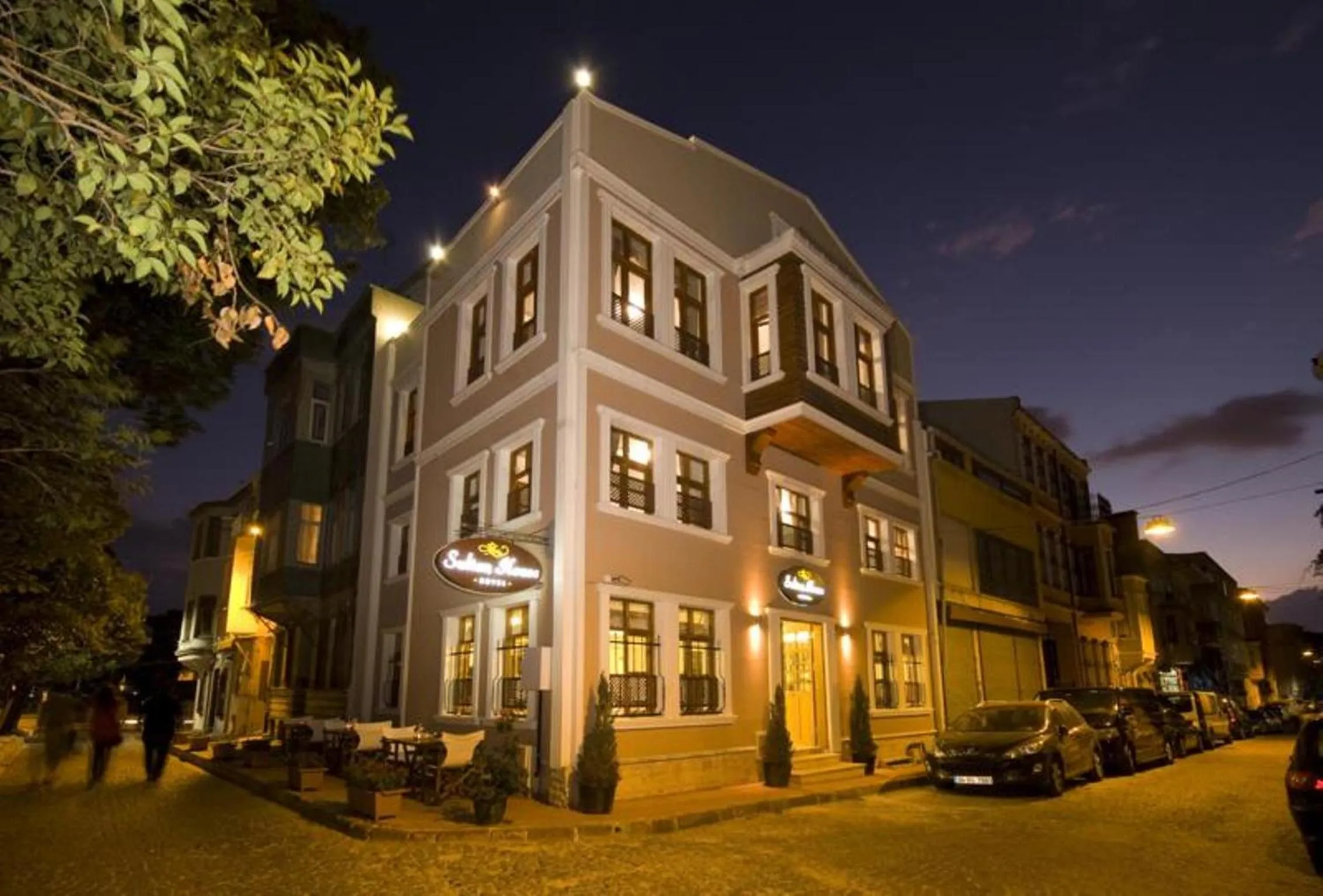 Facade/entrance in Sultan House
