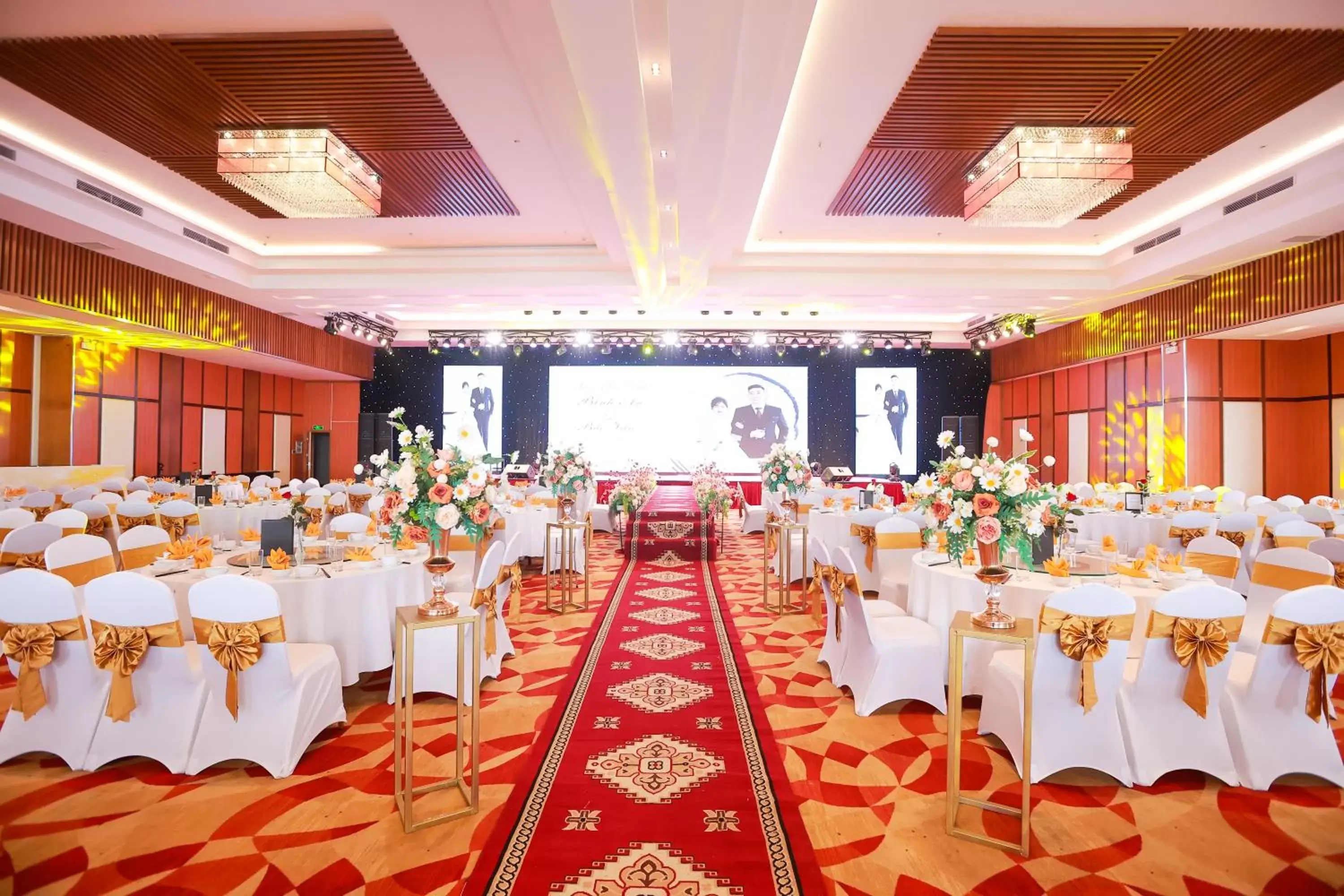 Restaurant/places to eat, Banquet Facilities in Muong Thanh Luxury Nhat Le Hotel