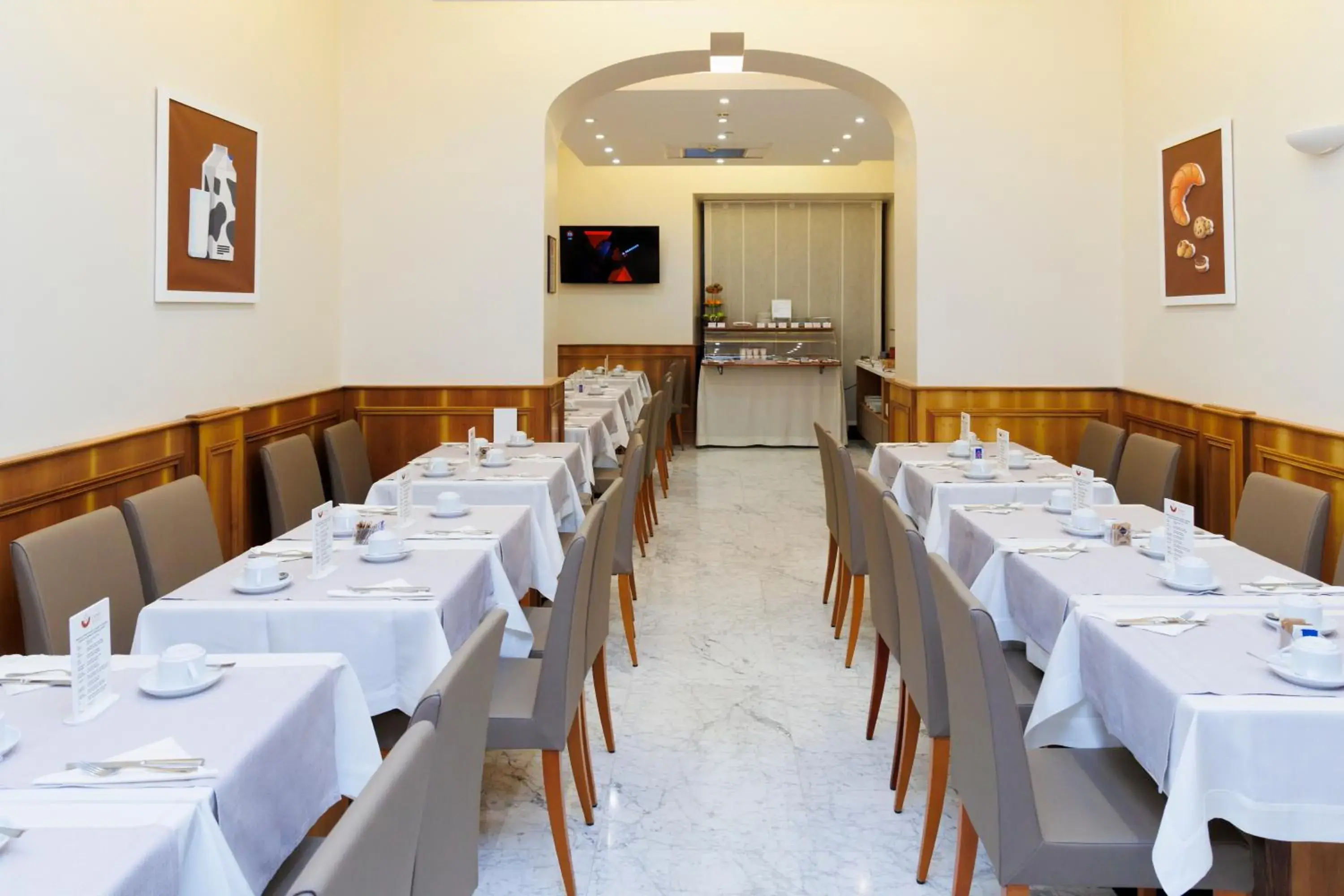 Restaurant/Places to Eat in Hotel Camelia