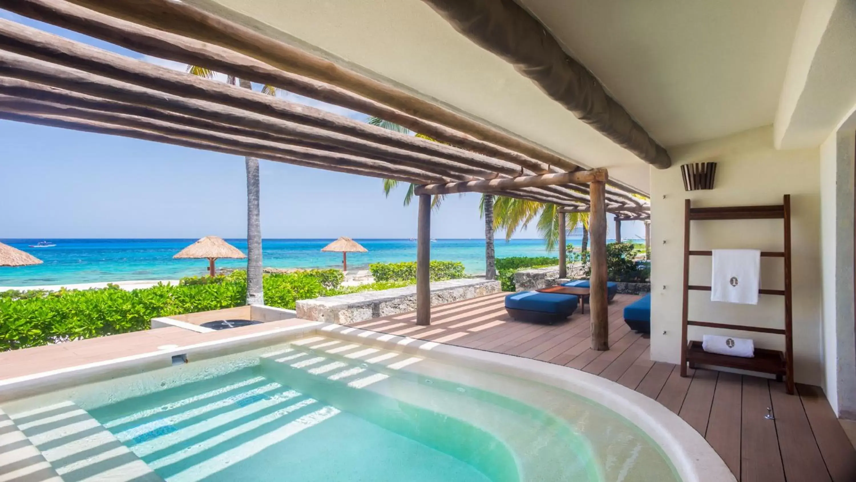 Photo of the whole room, Swimming Pool in Presidente InterContinental Cozumel Resort & Spa, an IHG Hotel