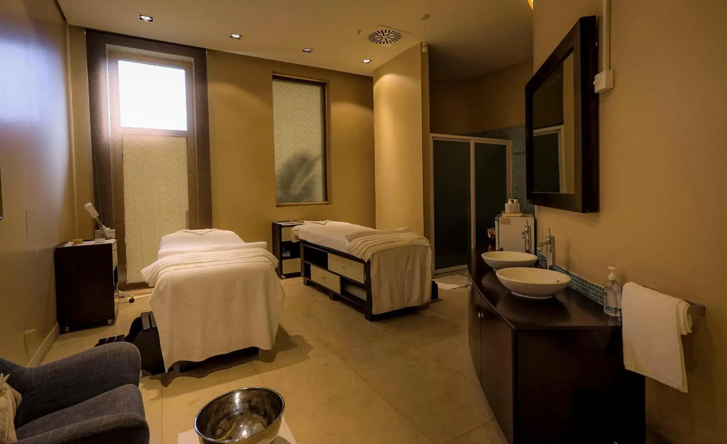 Spa and wellness centre/facilities, Bed in Radisson Blu Hotel & Convention Centre Kigali