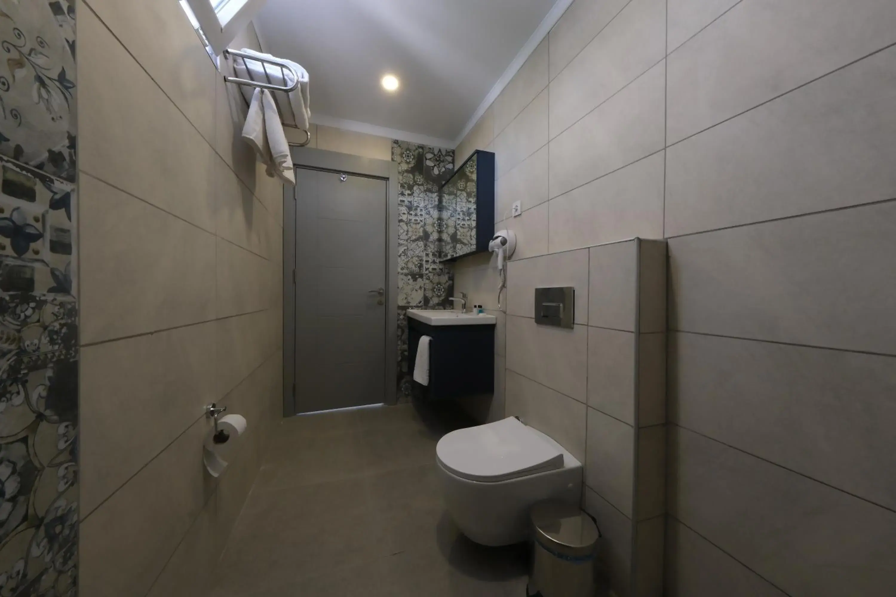 Shower, Bathroom in Premier İnn Cİty