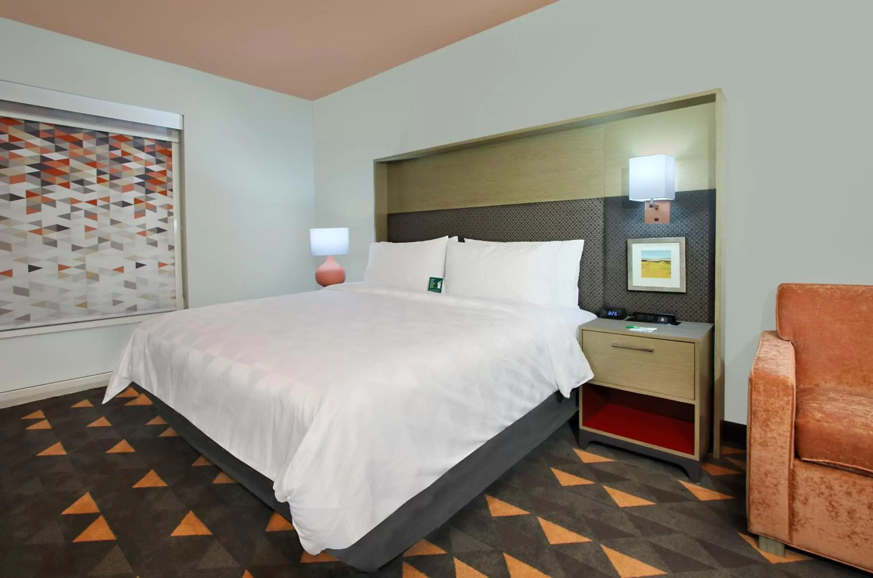 Photo of the whole room, Bed in Holiday Inn Hattiesburg - North, an IHG Hotel