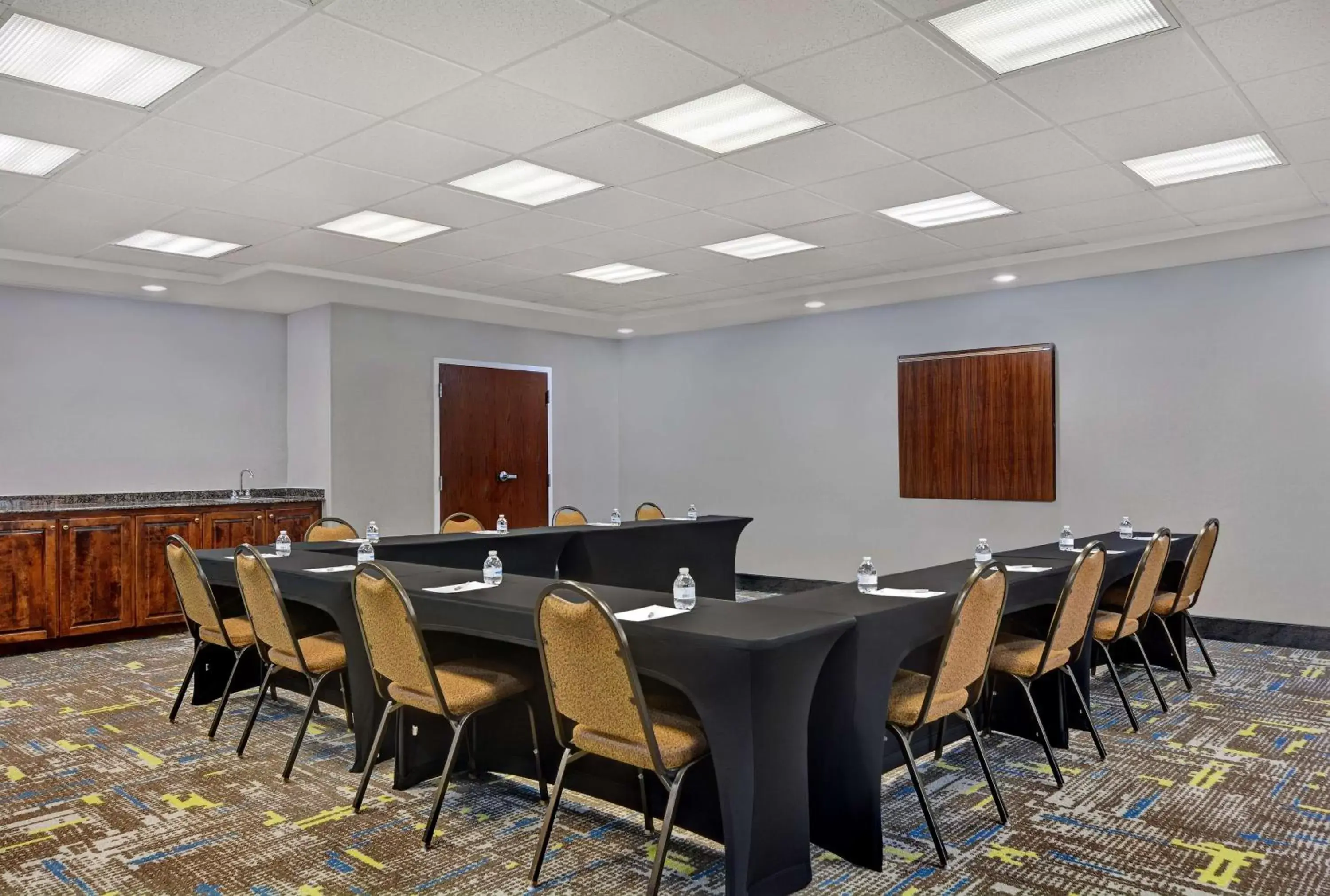 Meeting/conference room in Hampton Inn by HIlton Panama City Beach