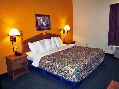 Bed in Motel 6 Dallas – Irving DFW Airport South