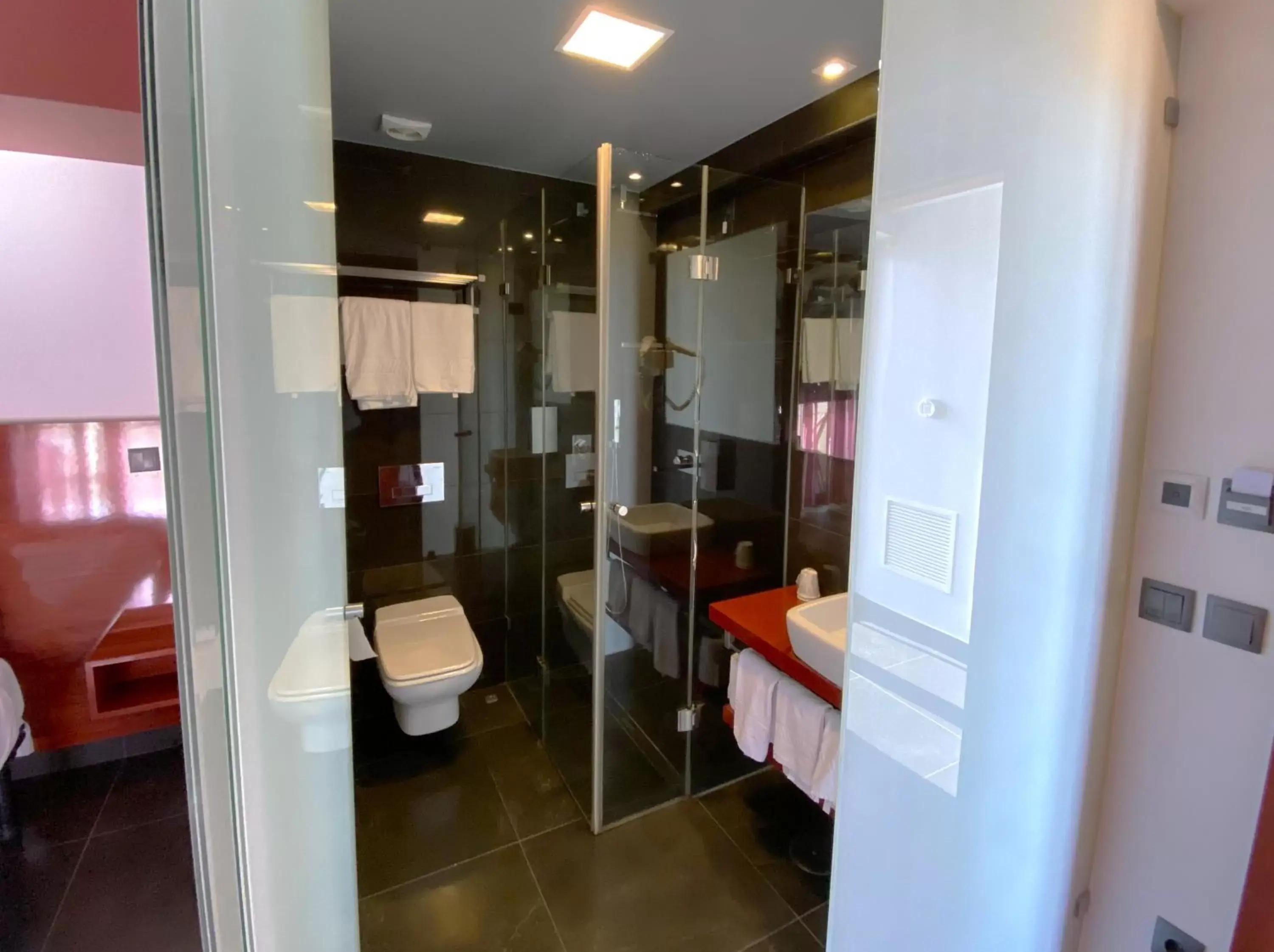 Toilet, Bathroom in Hotel Oceano