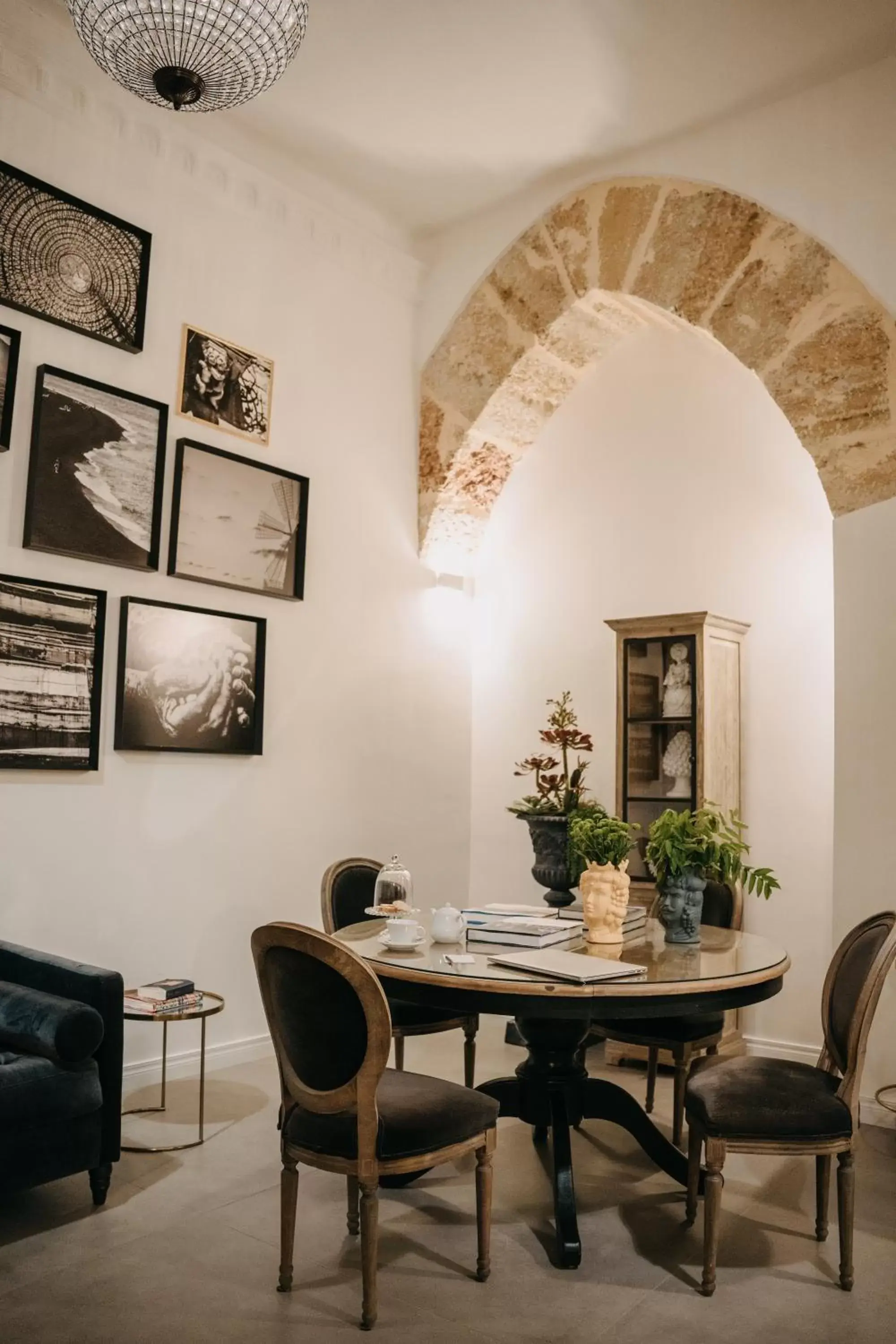 Photo of the whole room, Dining Area in Palazzo Natoli Boutique Hotel