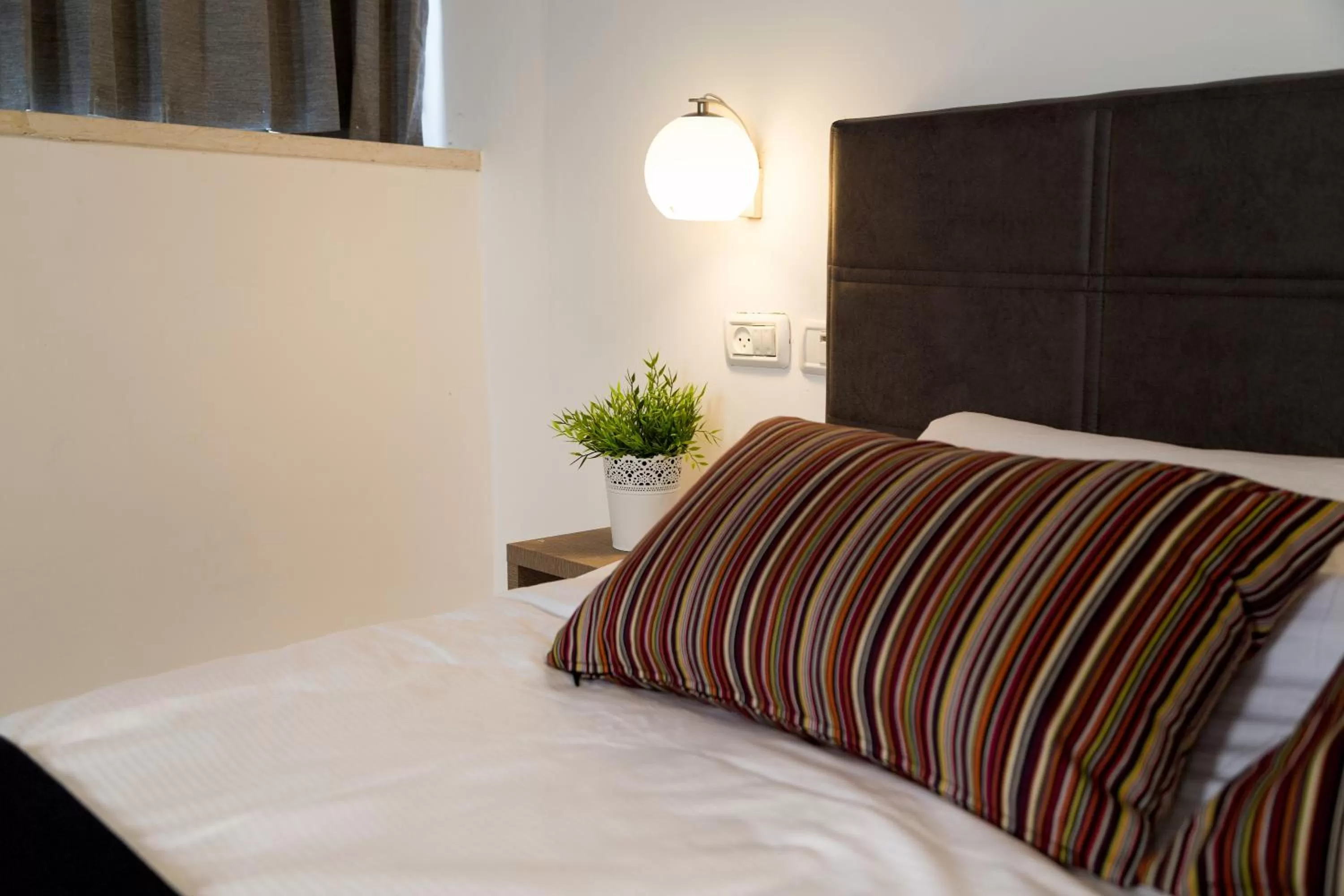 Bedroom in Johnny Hotel