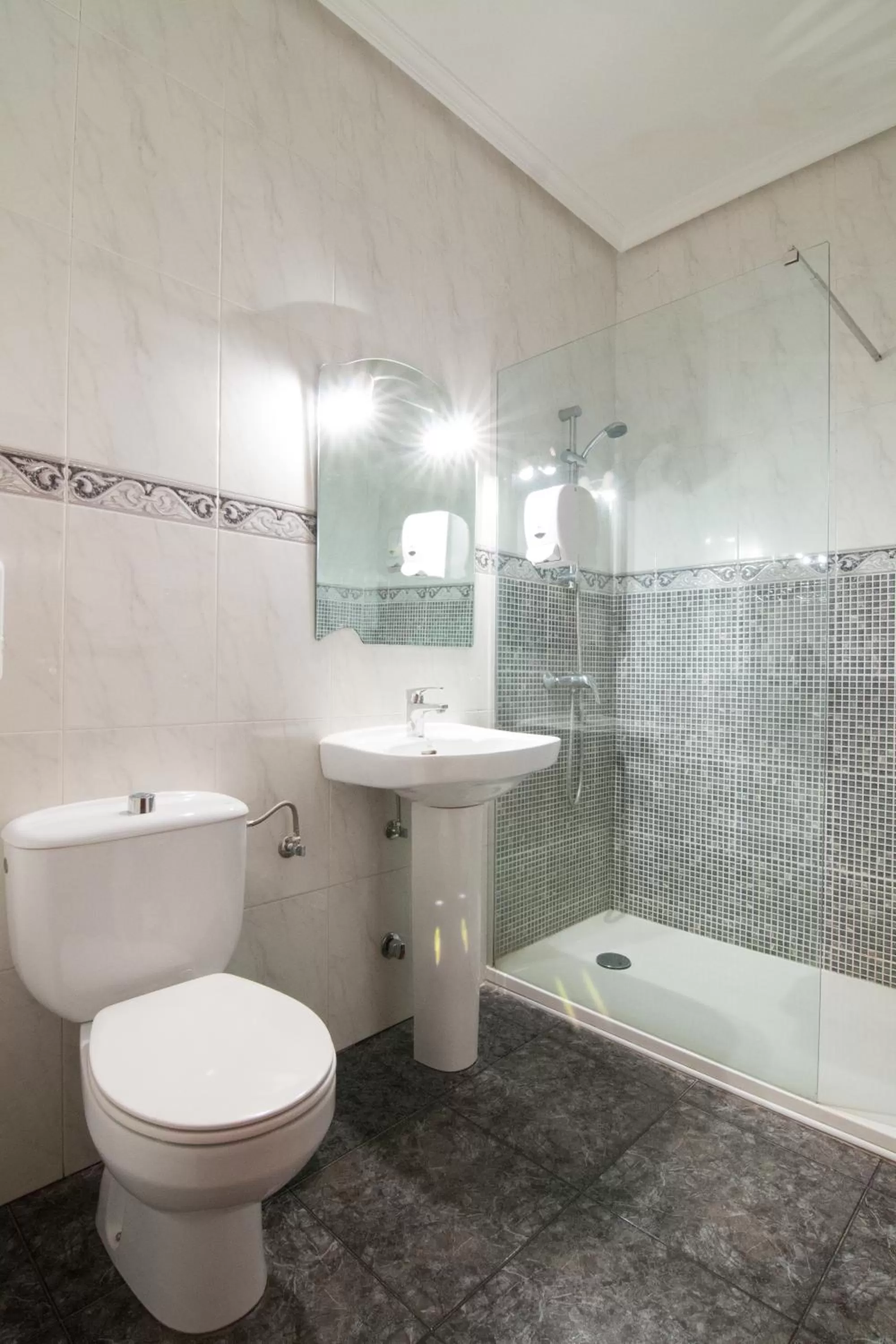 Shower in Hostal Santa Ana