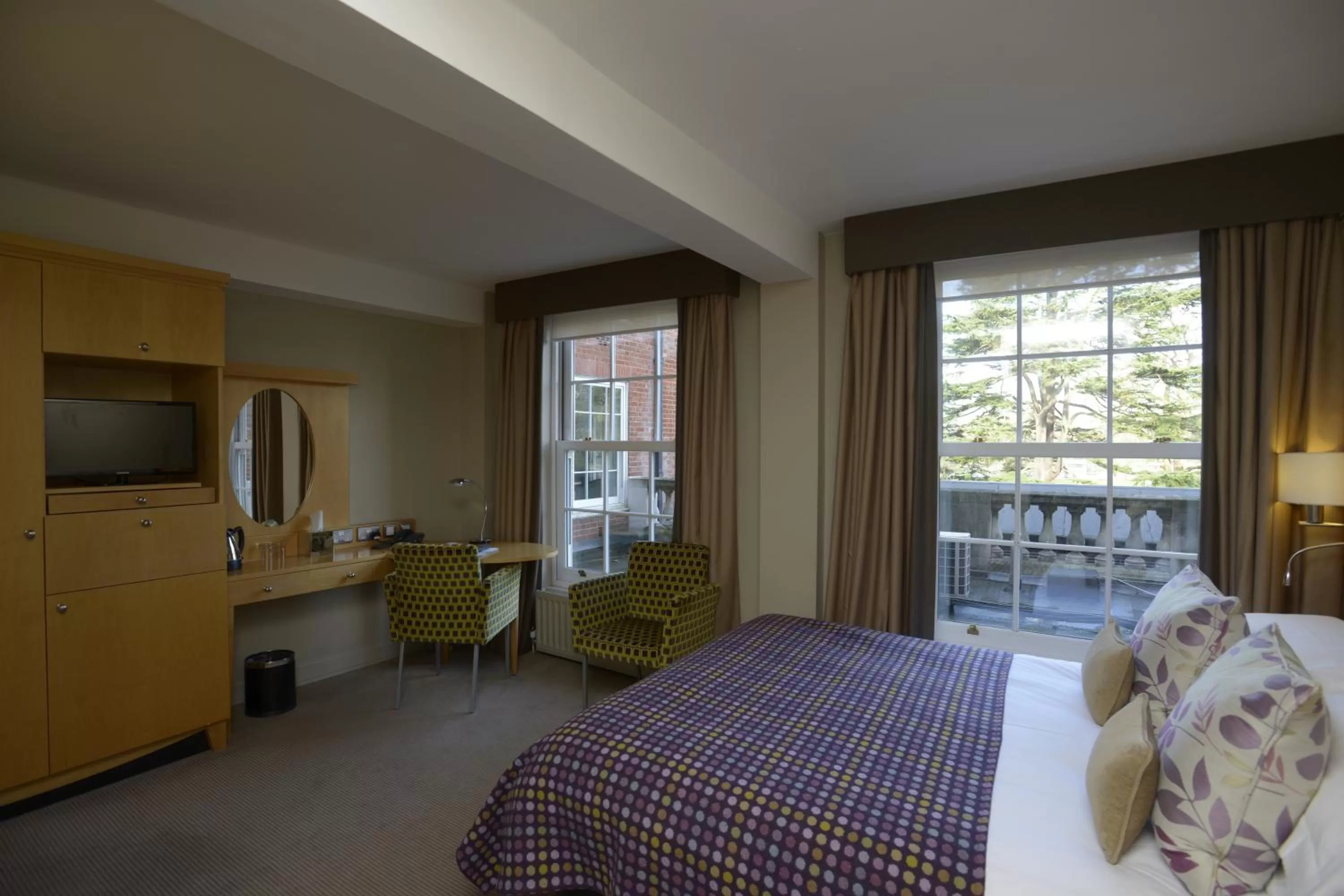 Day, Bed in The Lensbury Resort