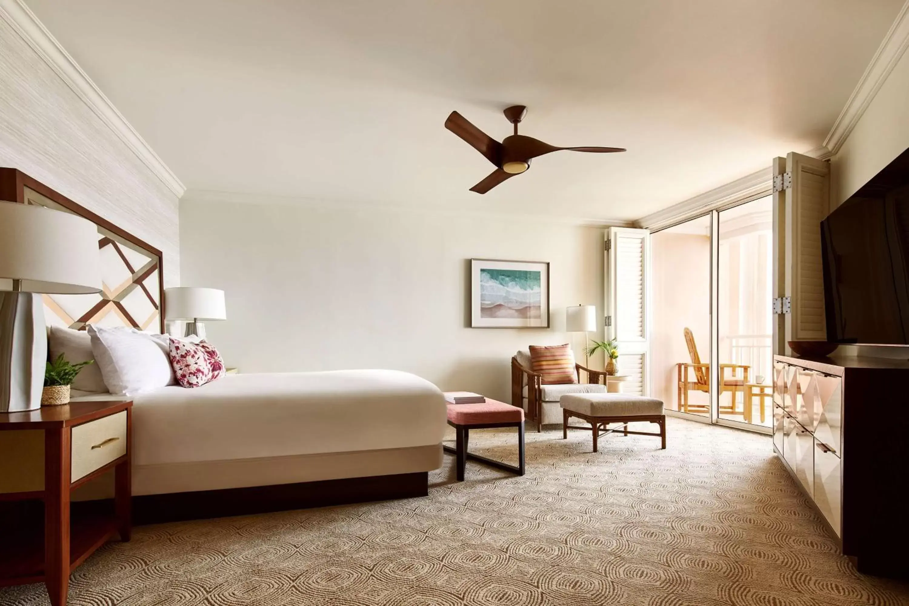 Living room, Bed in Grand Wailea Resort Hotel & Spa, A Waldorf Astoria Resort