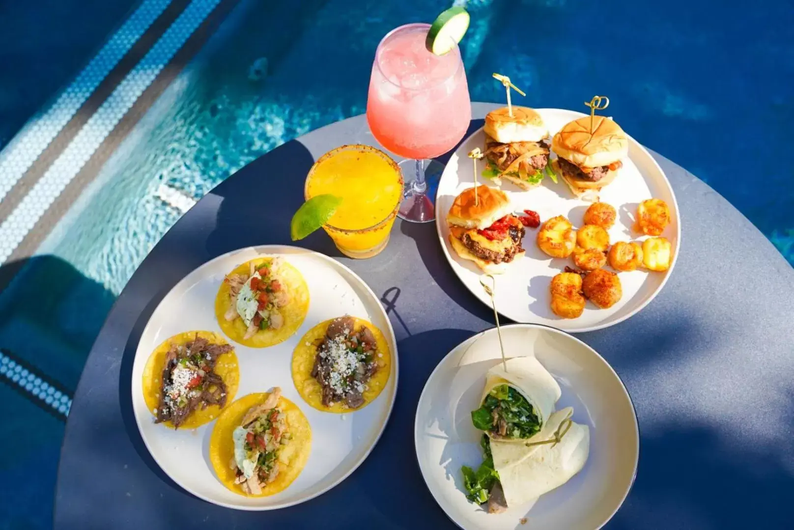 Food and drinks in Wimberley Inn & bar Food and drinks in Wimberley Inn & bar