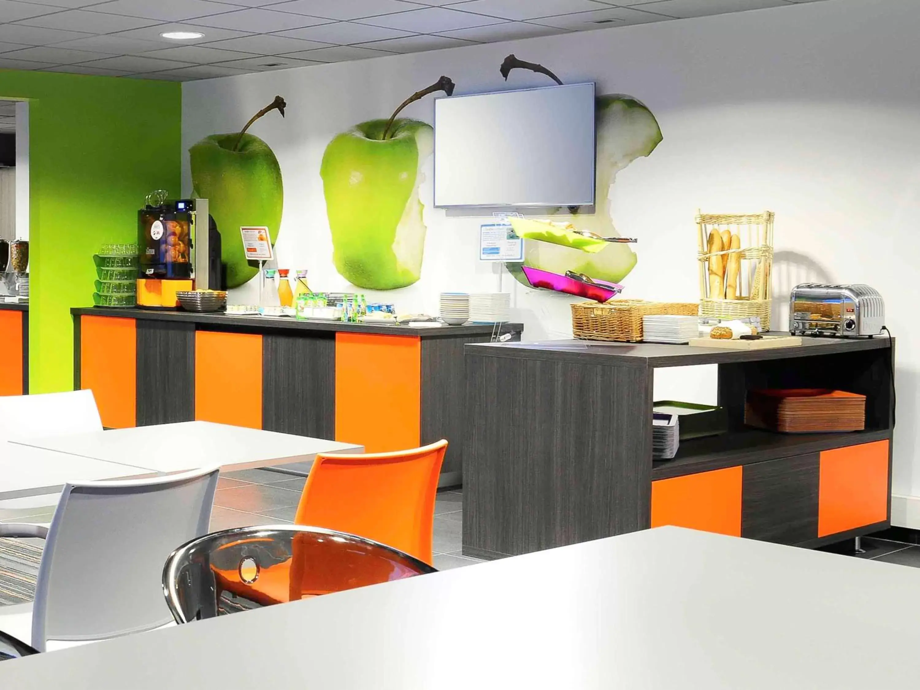 Restaurant/Places to Eat in ibis Styles Caen centre gare