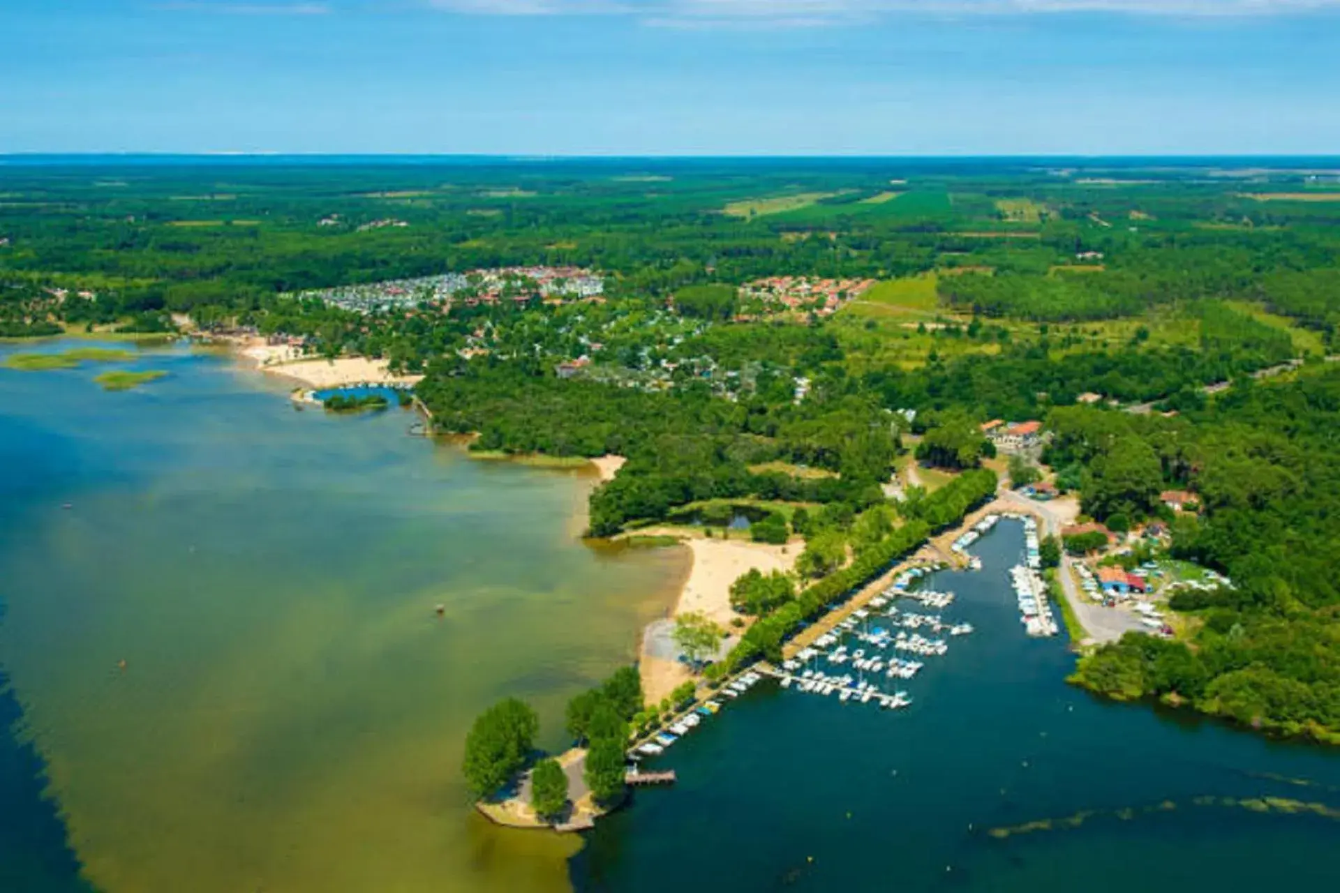 Bird's eye view, Bird's-eye View in The Originals Boutique, Hotel Lakeside, Biscarrosse , Lac