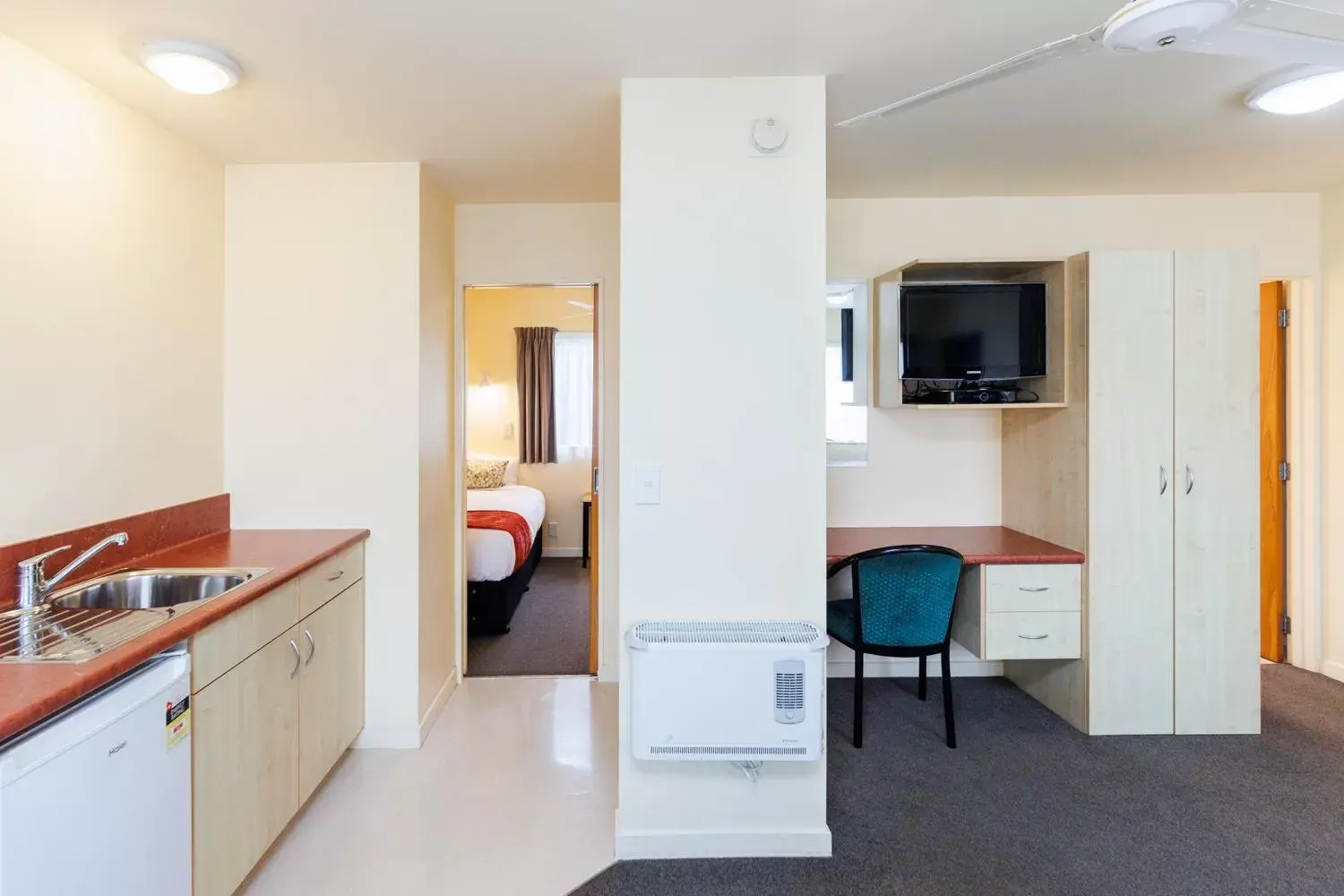 Photo of the whole room, Kitchen/Kitchenette in Bella Vista Motel Palmerston North