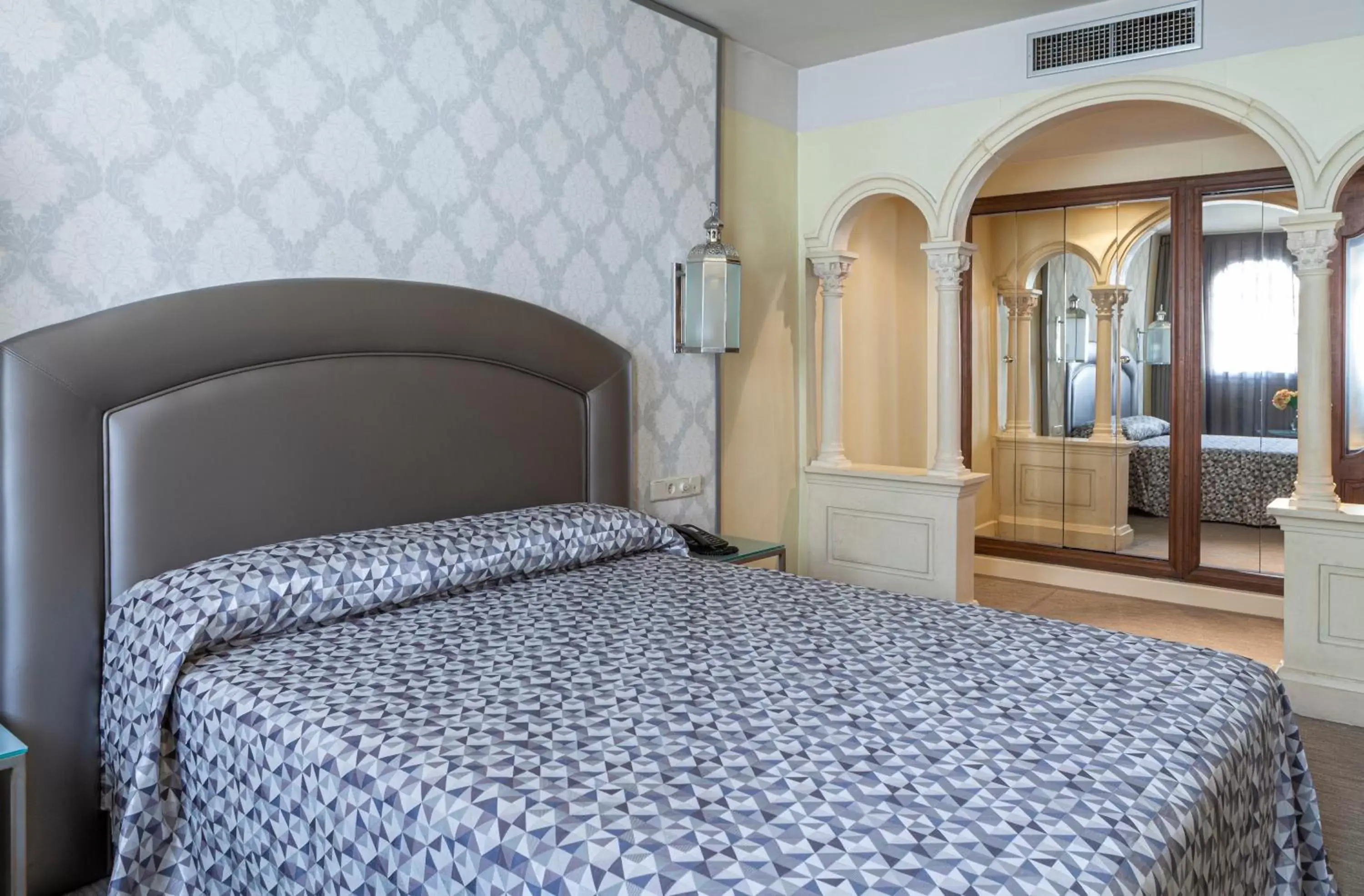 Photo of the whole room, Bed in Hotel Macià Alfaros Photo of the whole room, Bed in Hotel Macià Alfaros