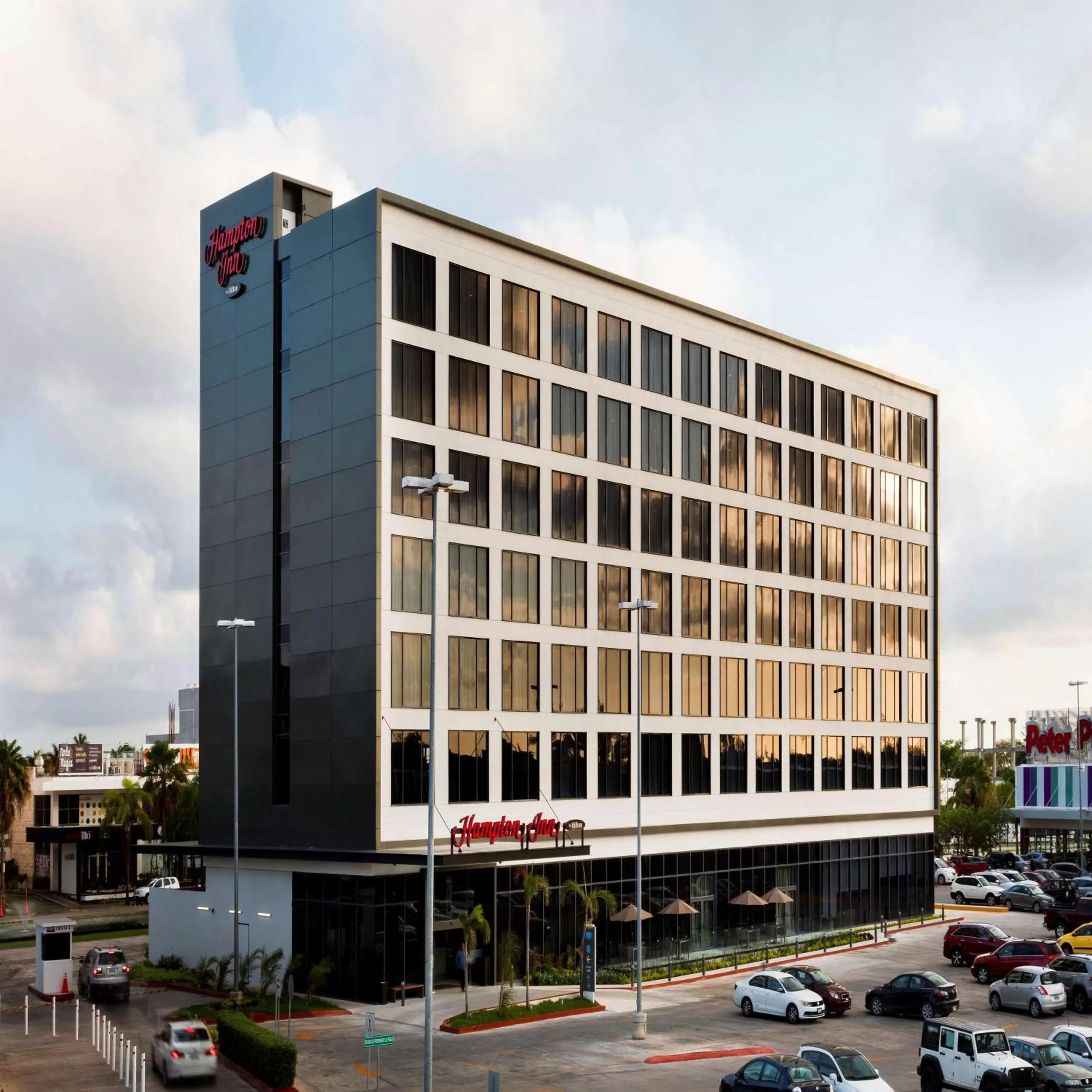 Property building in Hampton Inn By Hilton Cancun Cumbres