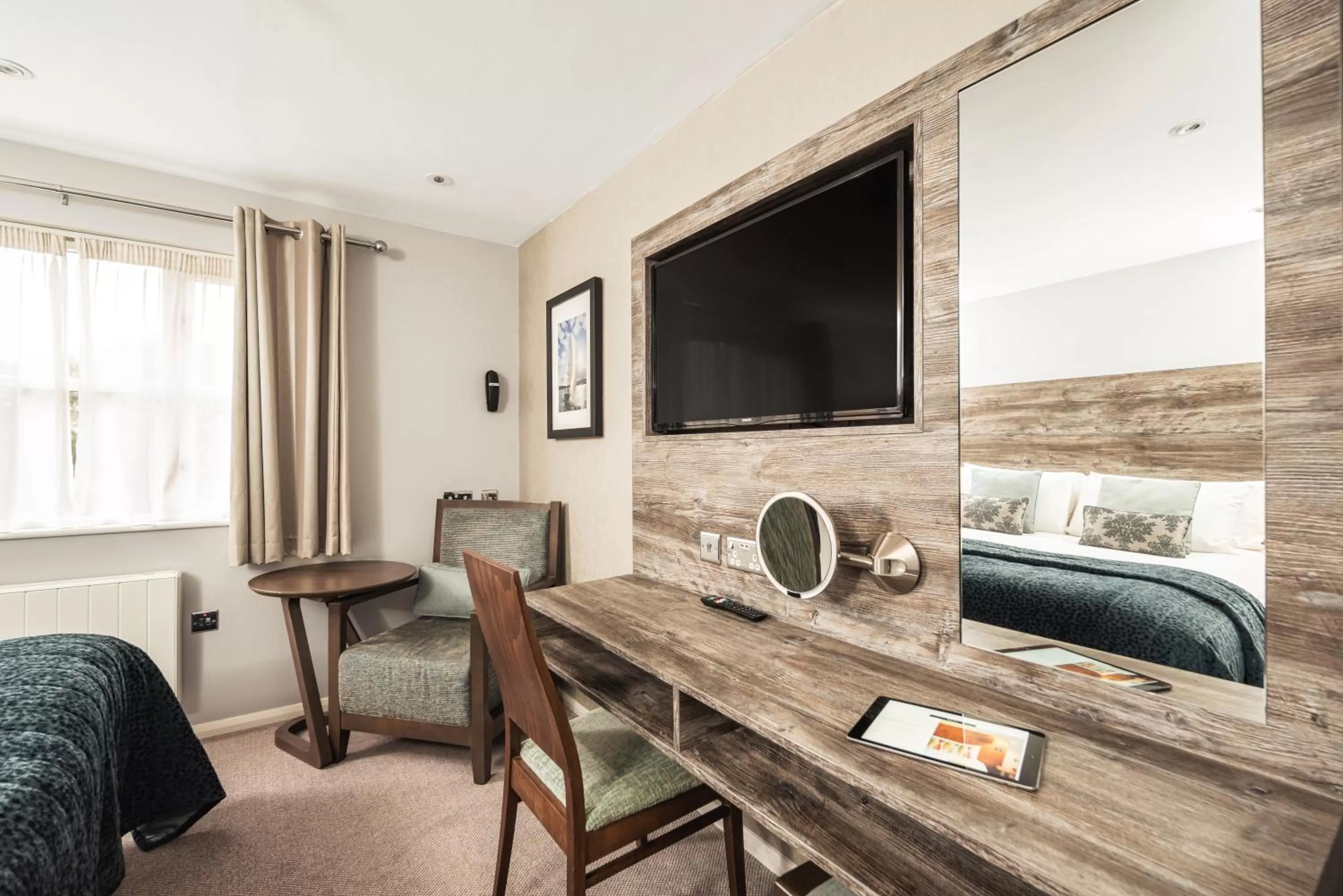 TV and multimedia in Drift Inn formerly the Waterfront Hotel