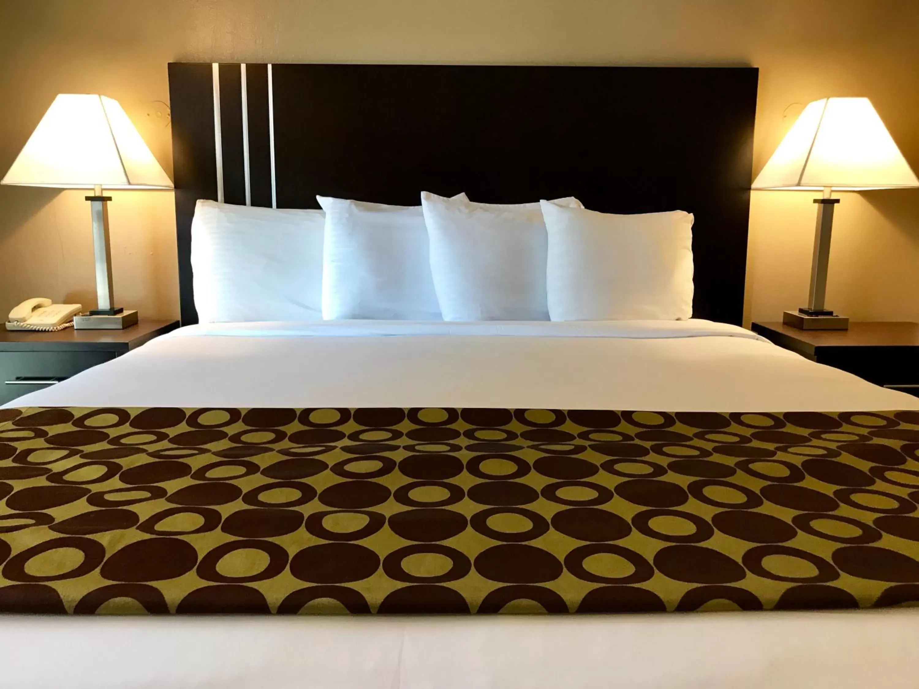 Bedroom, Bed in Fireside Inn Bedroom, Bed in Fireside Inn