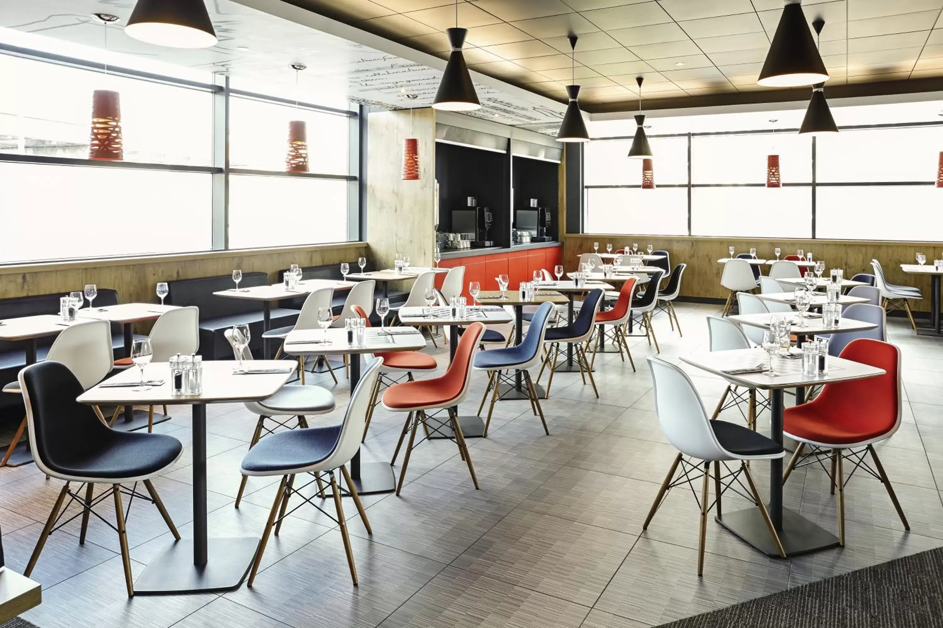 Restaurant/Places to Eat in ibis Birmingham International Airport – NEC