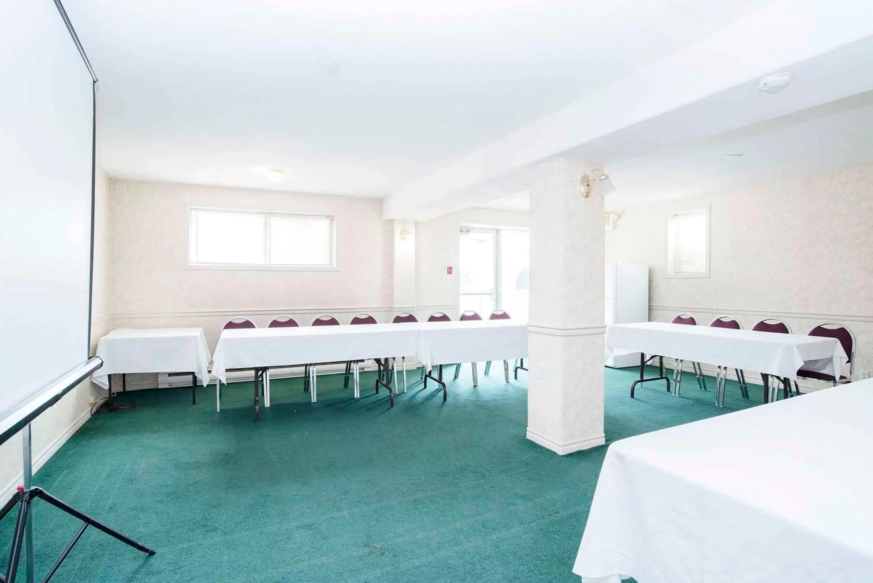 Meeting/conference room in Sandman Inn Smithers