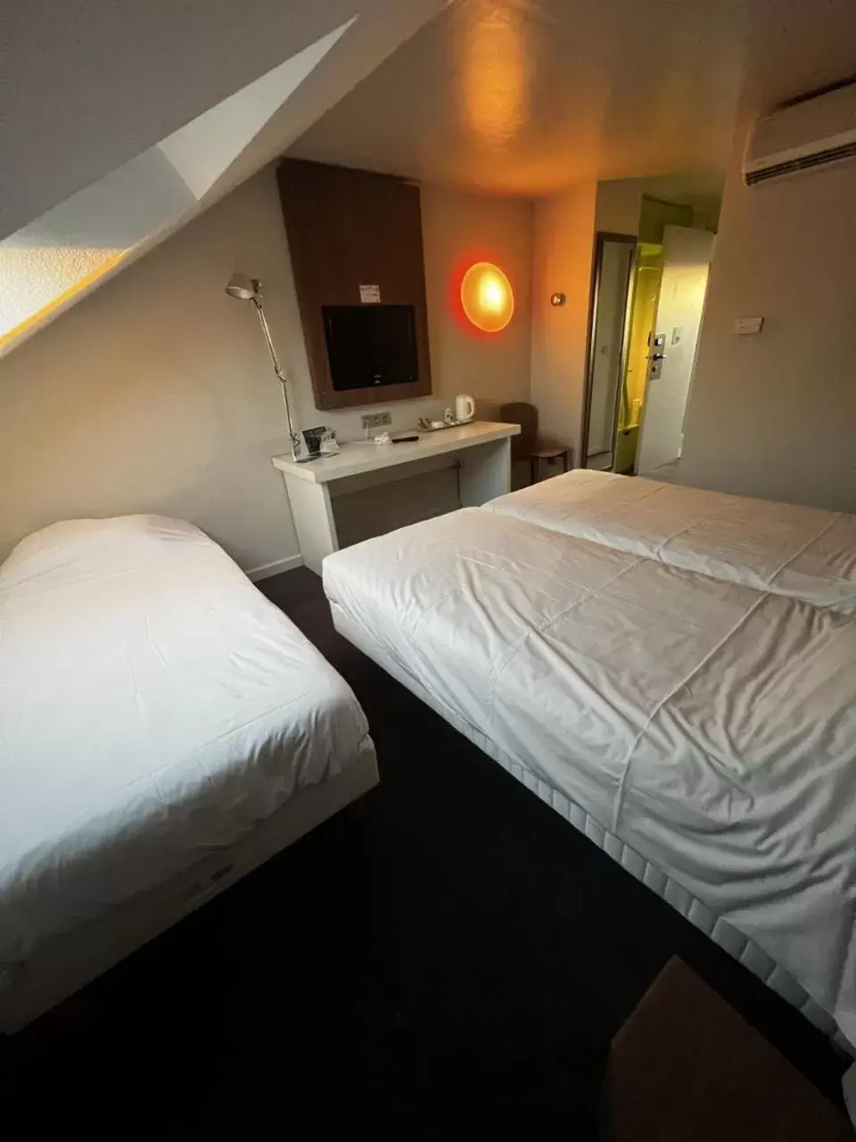 Photo of the whole room, Bed in Campanile Montargis - Amilly