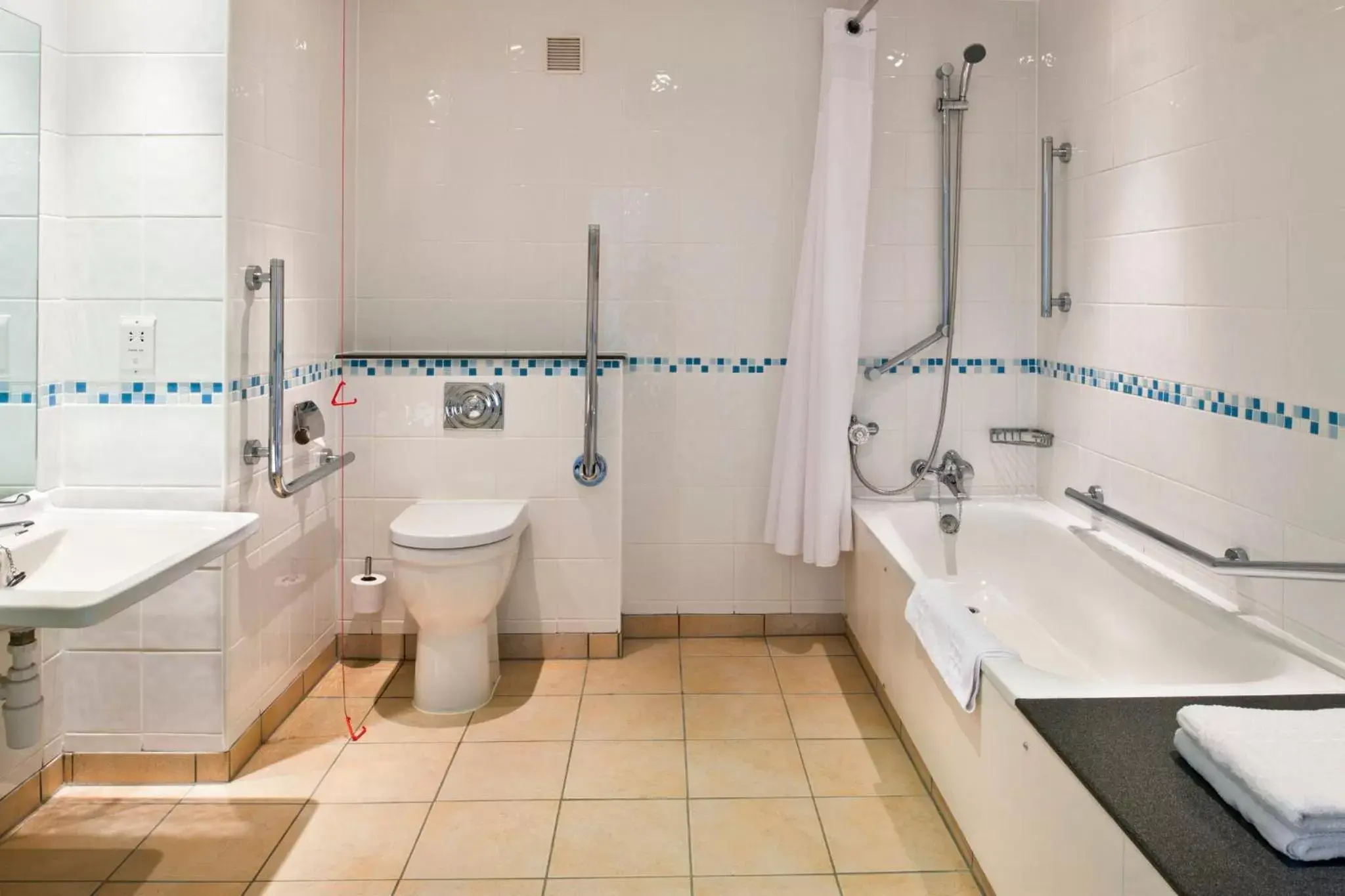 Photo of the whole room, Bathroom in Holiday Inn Runcorn M56 Junction 12, an IHG Hotel