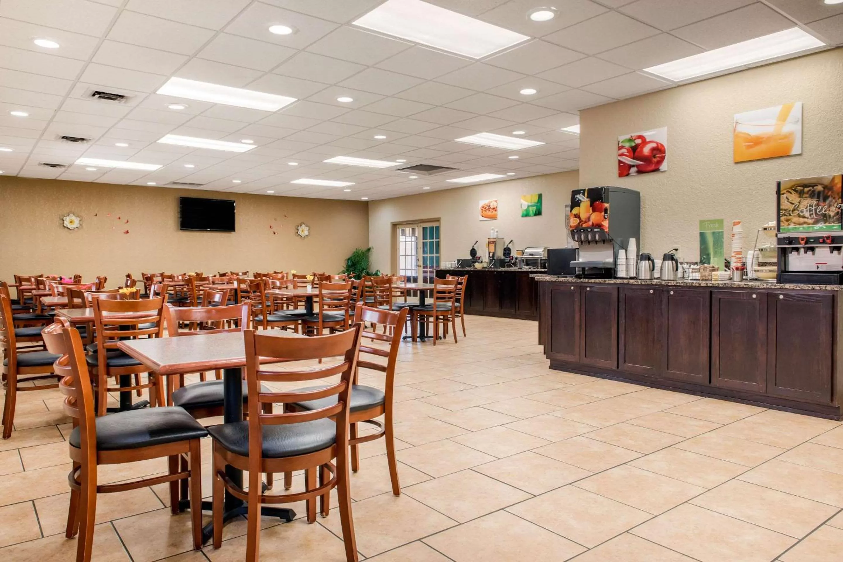 Restaurant/places to eat in Quality Inn