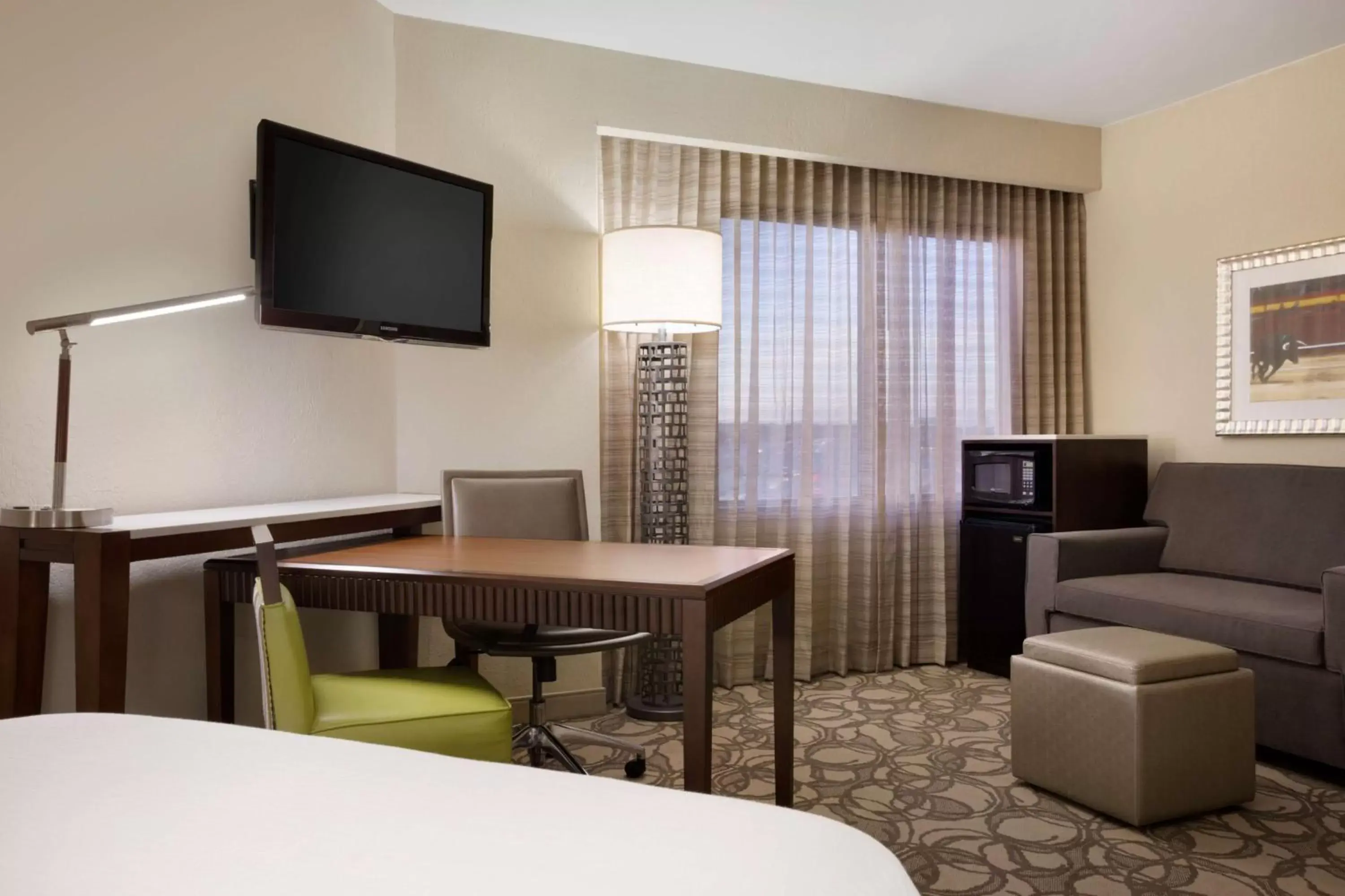 Bedroom, TV/Entertainment Center in Embassy Suites San Antonio Airport