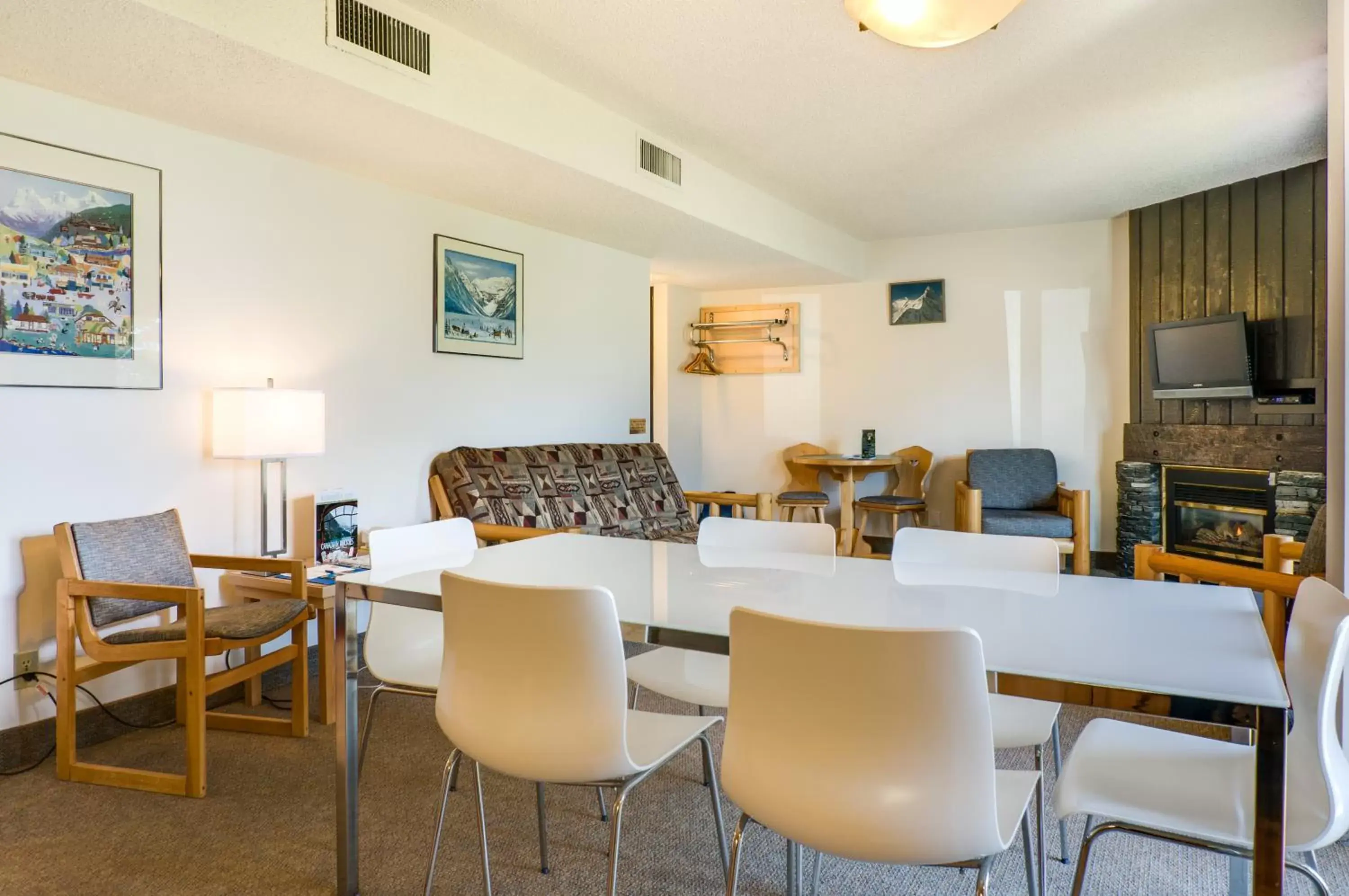Living room, Lounge/Bar in Rocky Mountain Ski Lodge