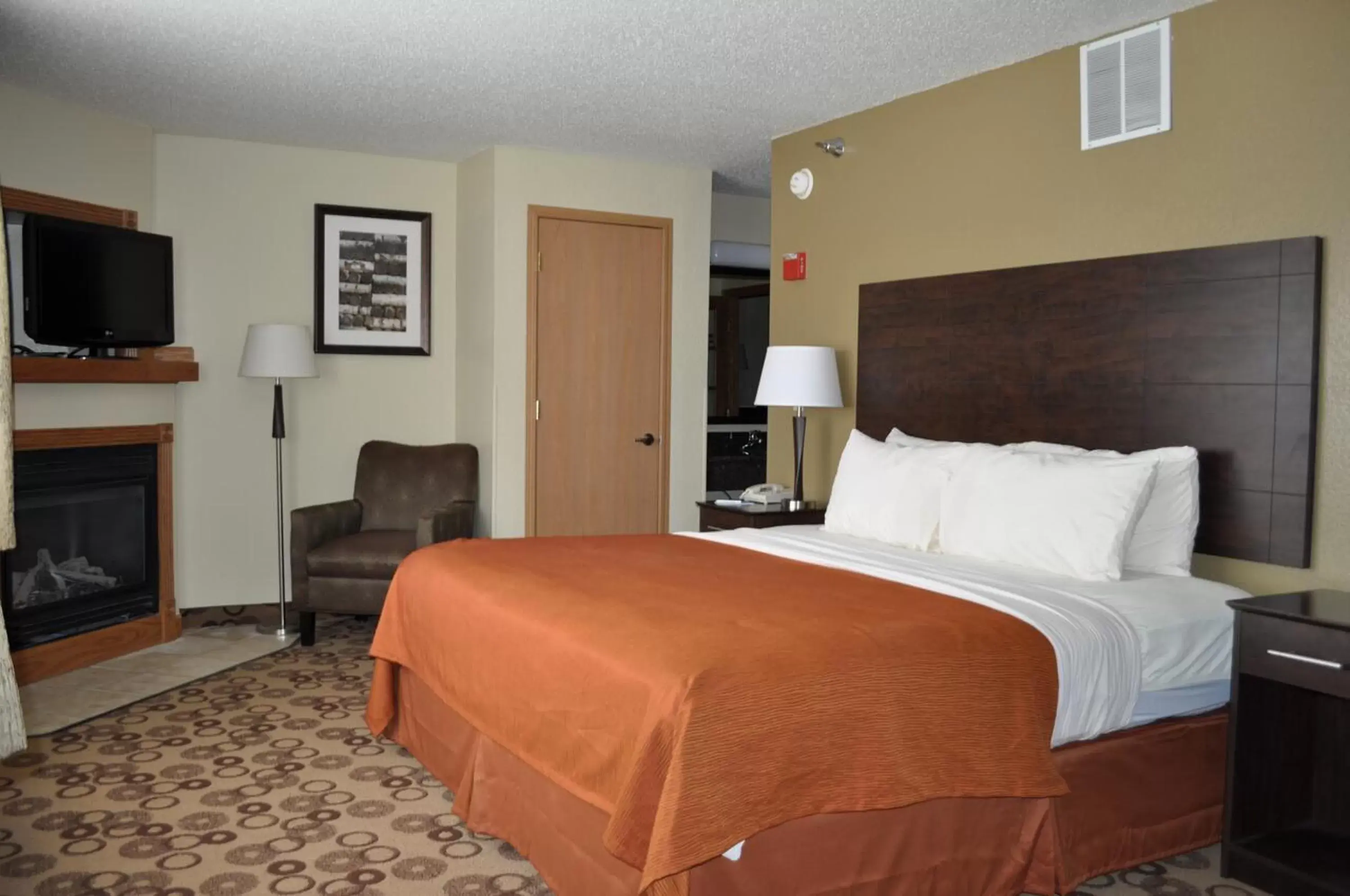 Bed in AmericInn by Wyndham Cedar Falls