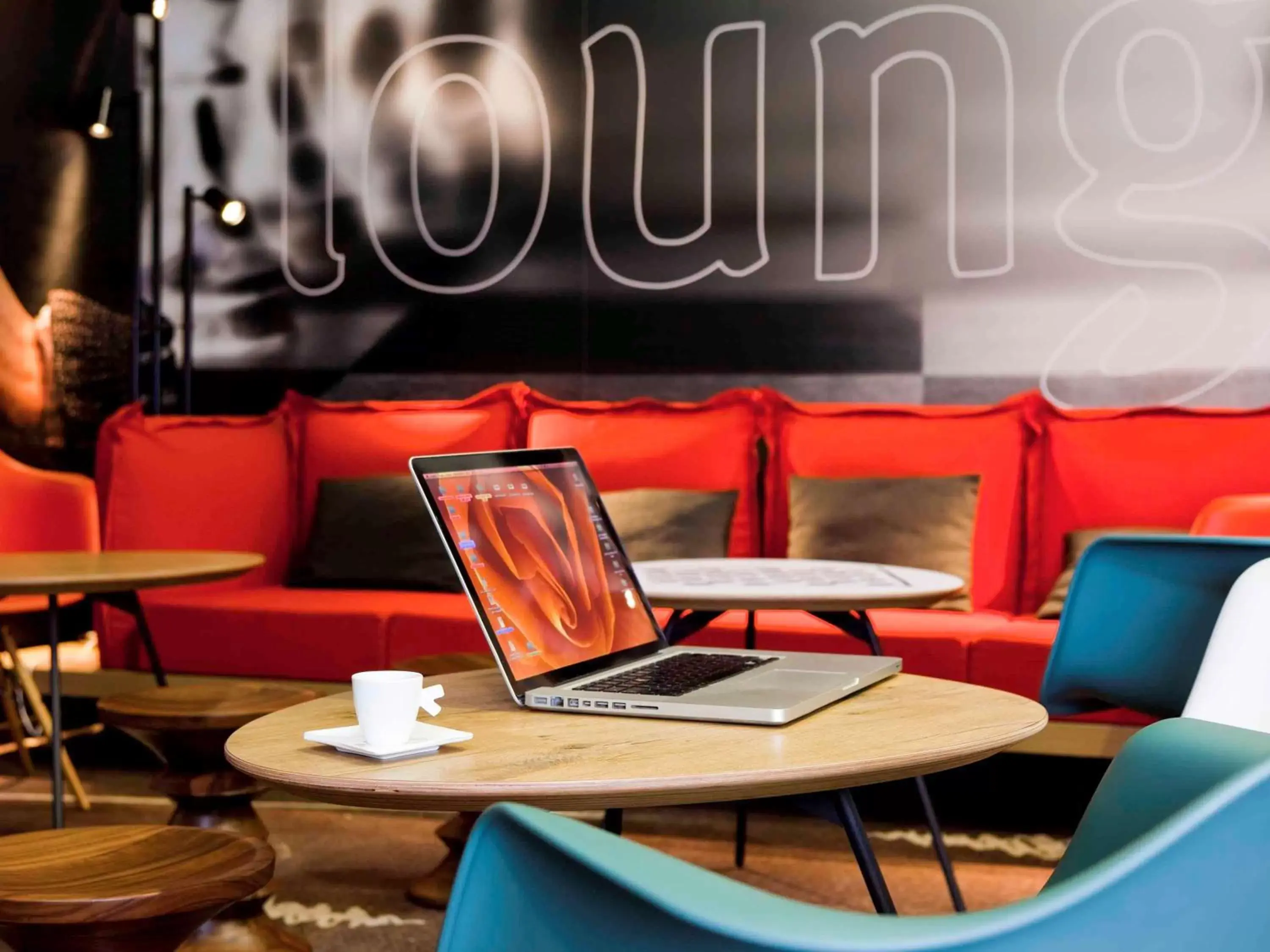 Lounge or bar in Ibis Provins Lounge or bar in Ibis Provins