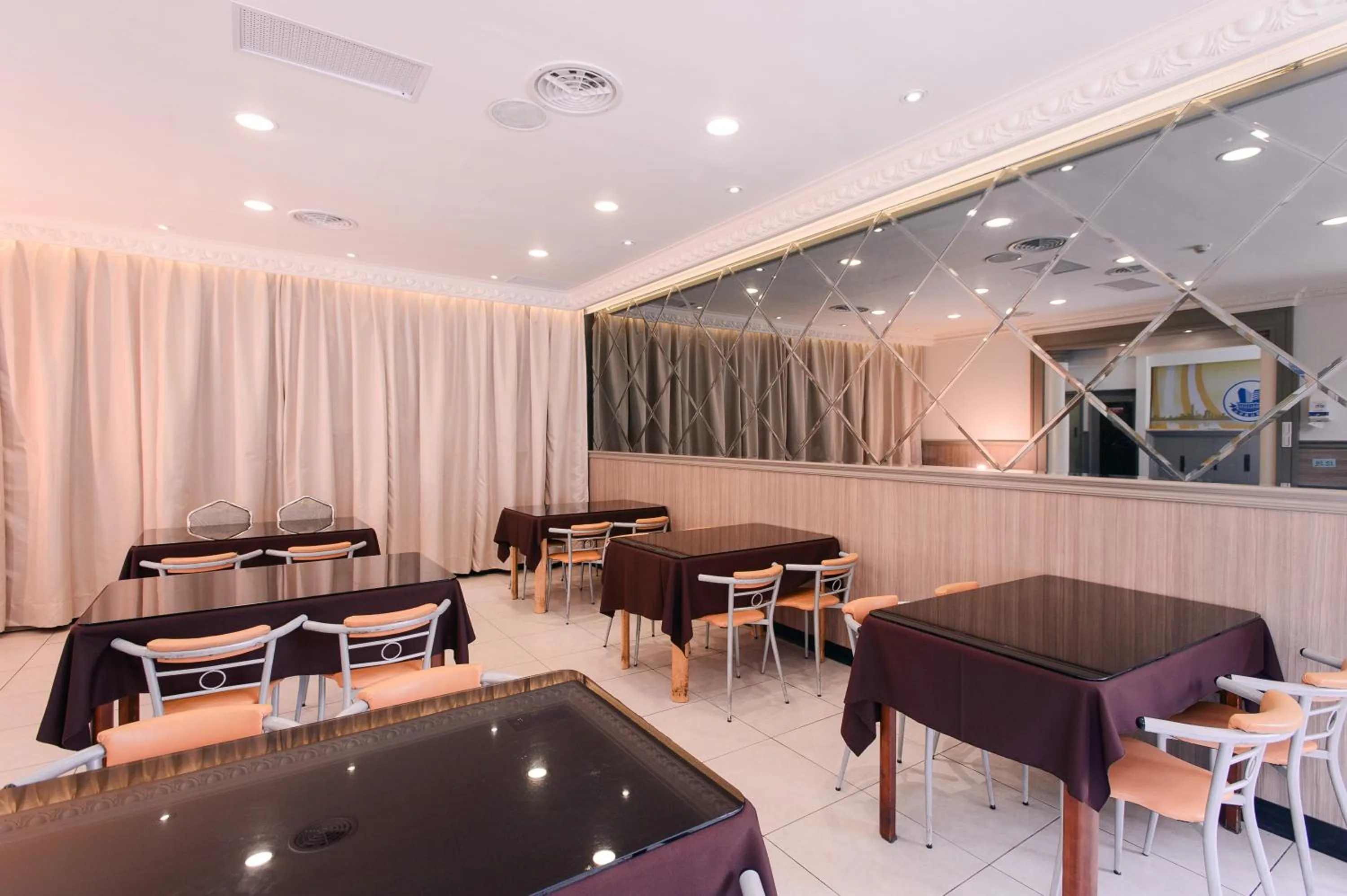 Meeting/conference room in Duke Business Hotel