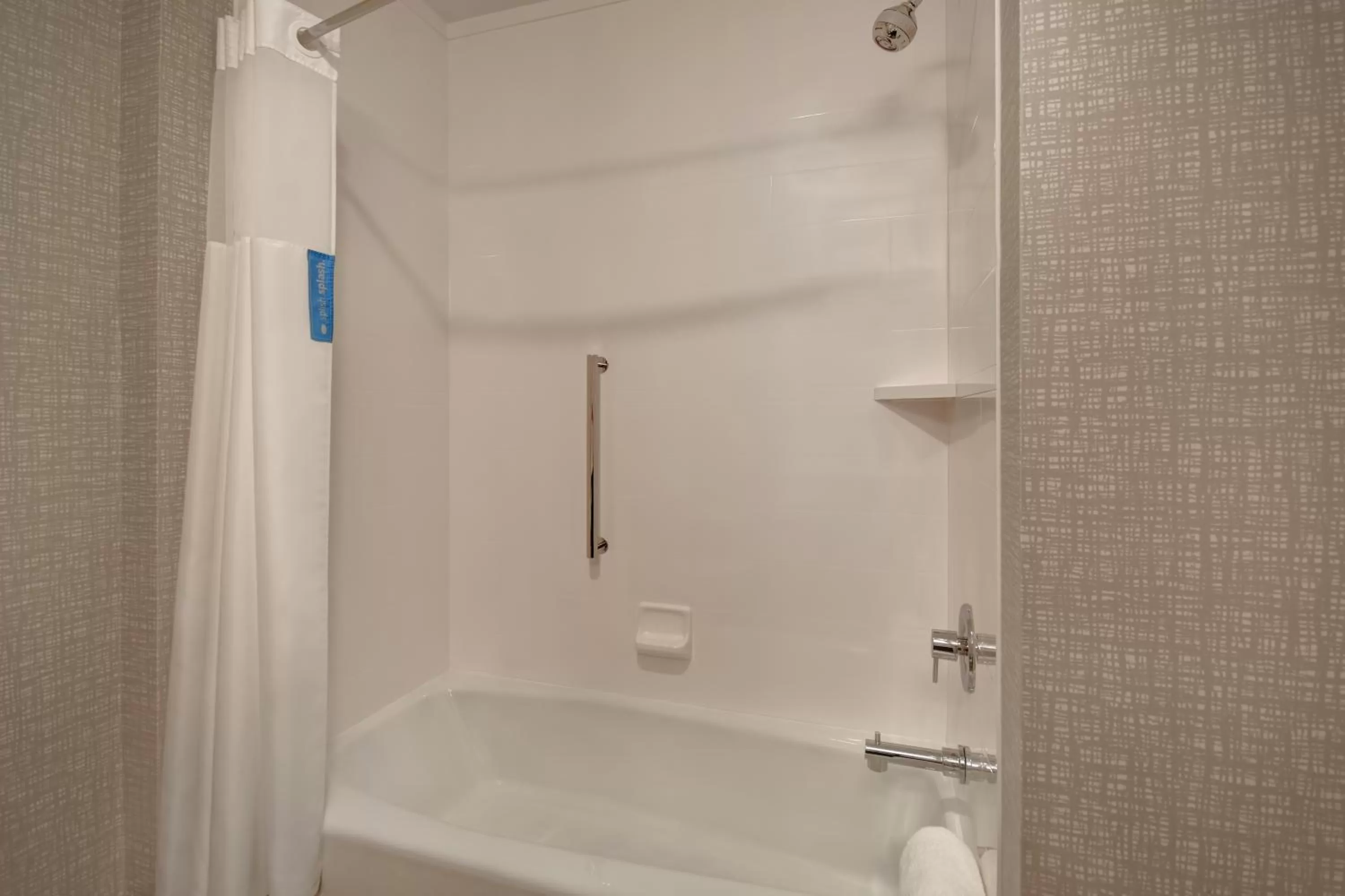 Bathroom in Hampton Inn Pleasant View