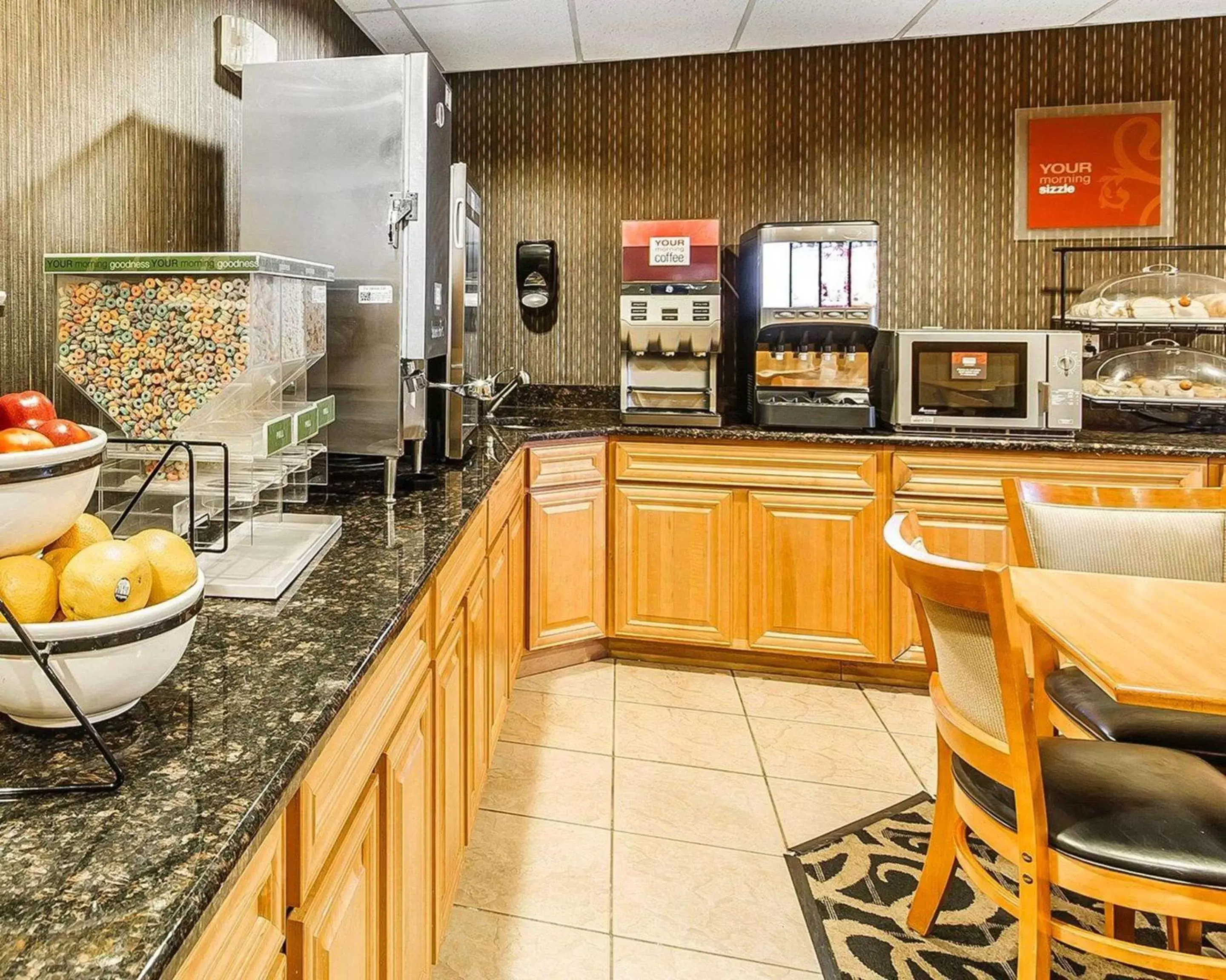 Restaurant/Places to Eat in Comfort Inn Owatonna near Medical Center