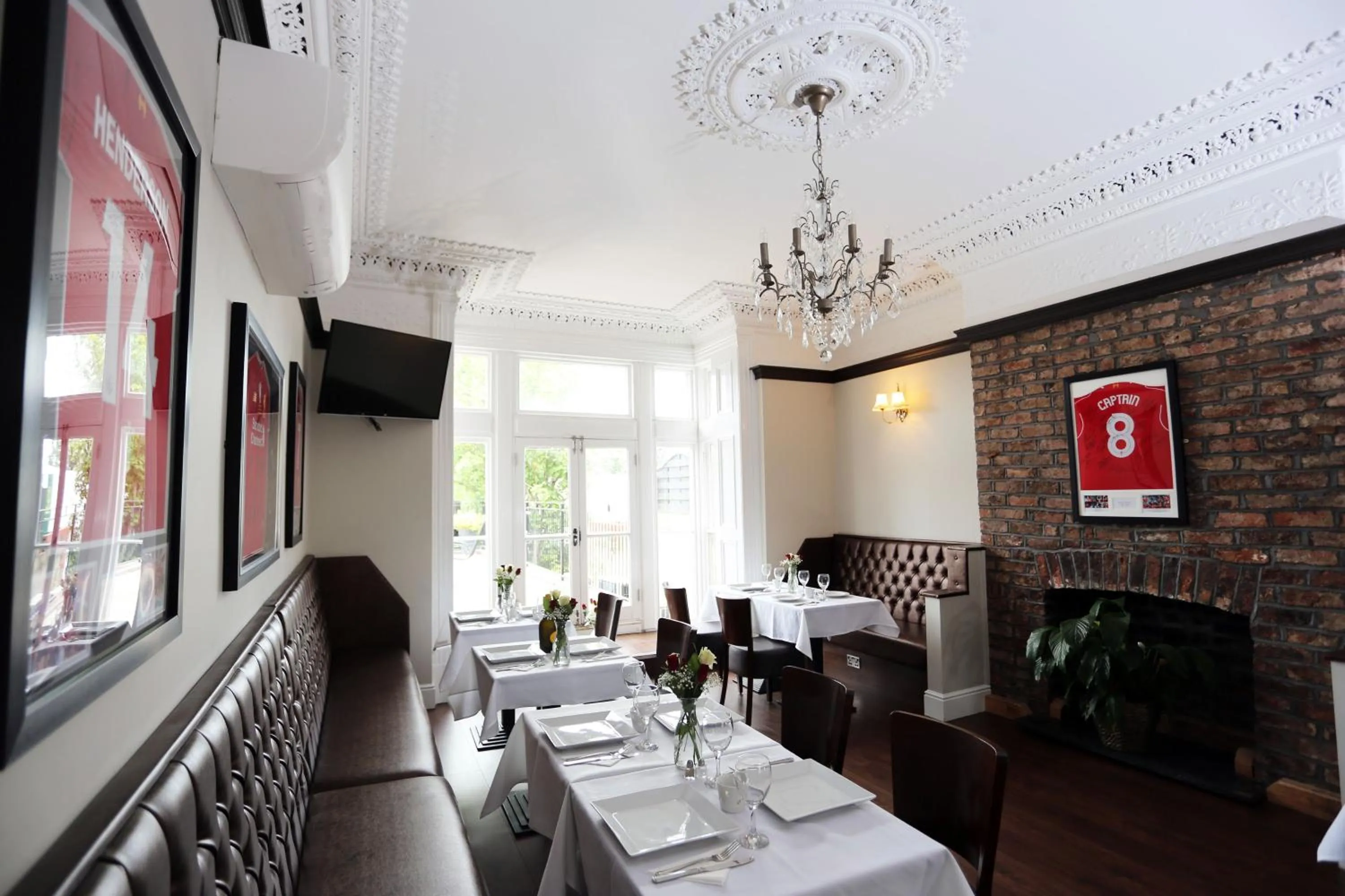 Restaurant/places to eat in Hotel Tia