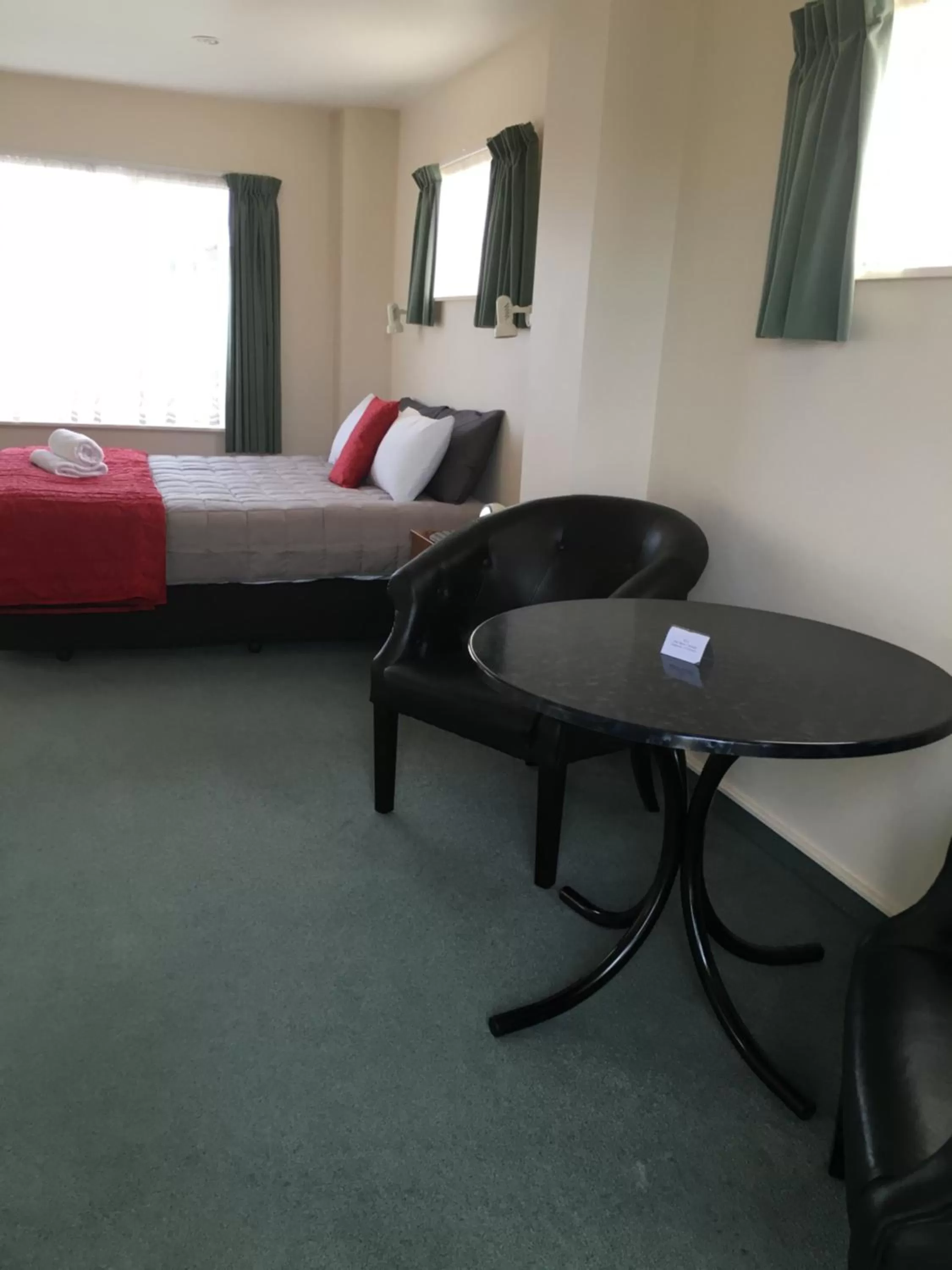 Bed in Ascot Oamaru Motel