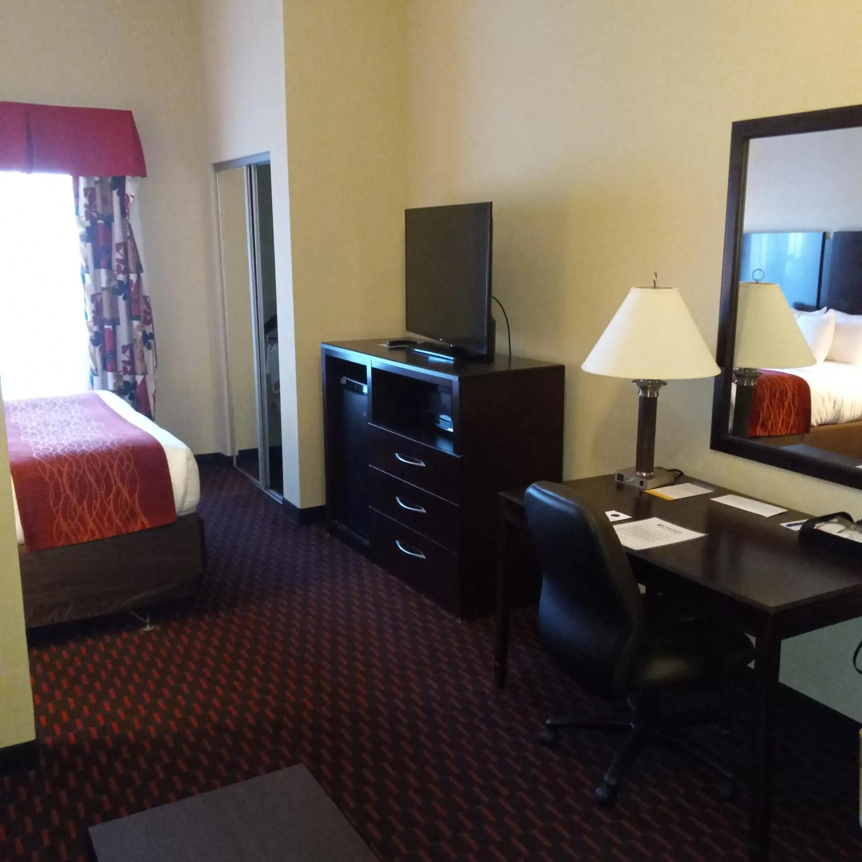 TV and multimedia, TV/Entertainment Center in Comfort Inn & Suites Tunkhannock