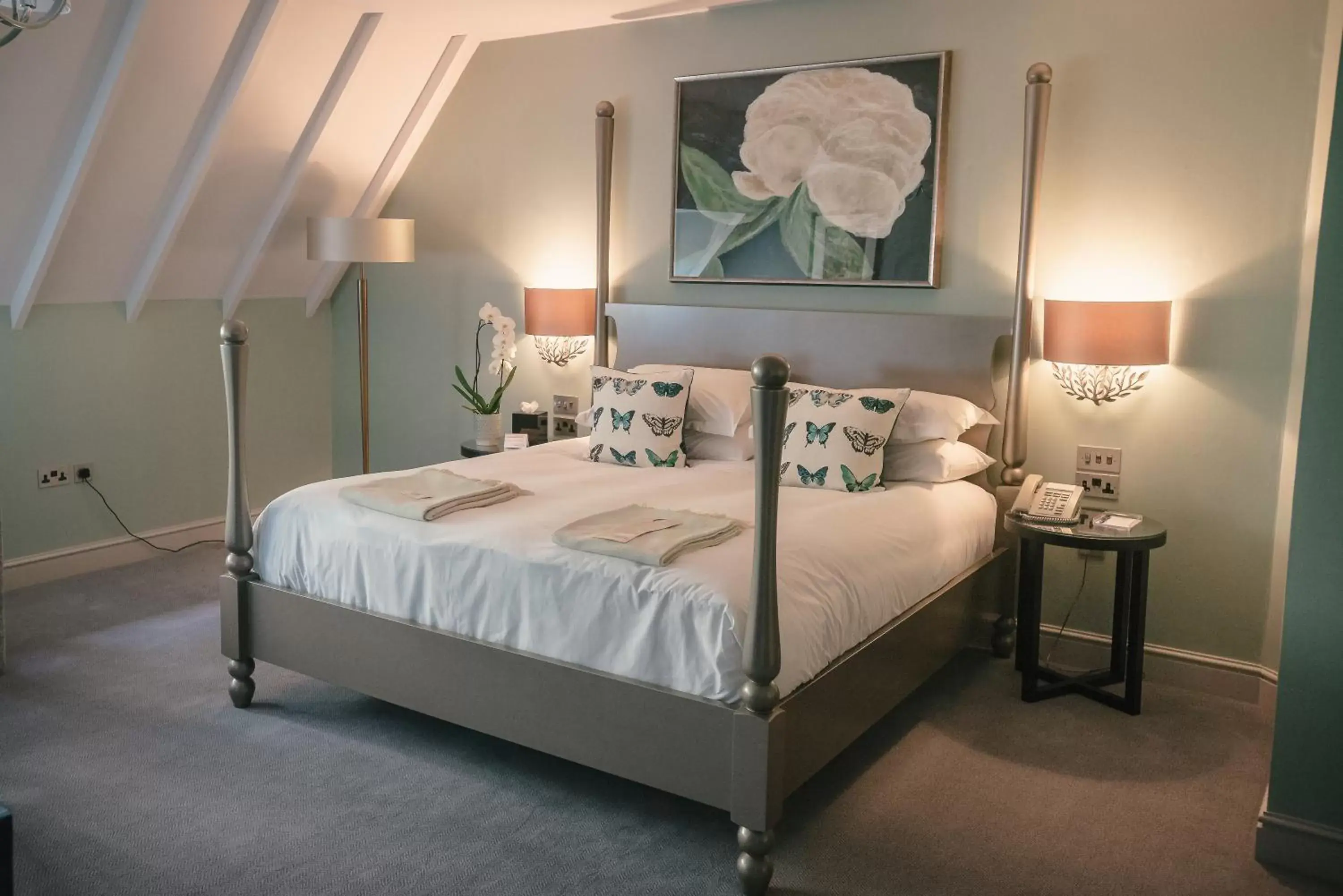 Bedroom, Bed in Hogarths Stone Manor