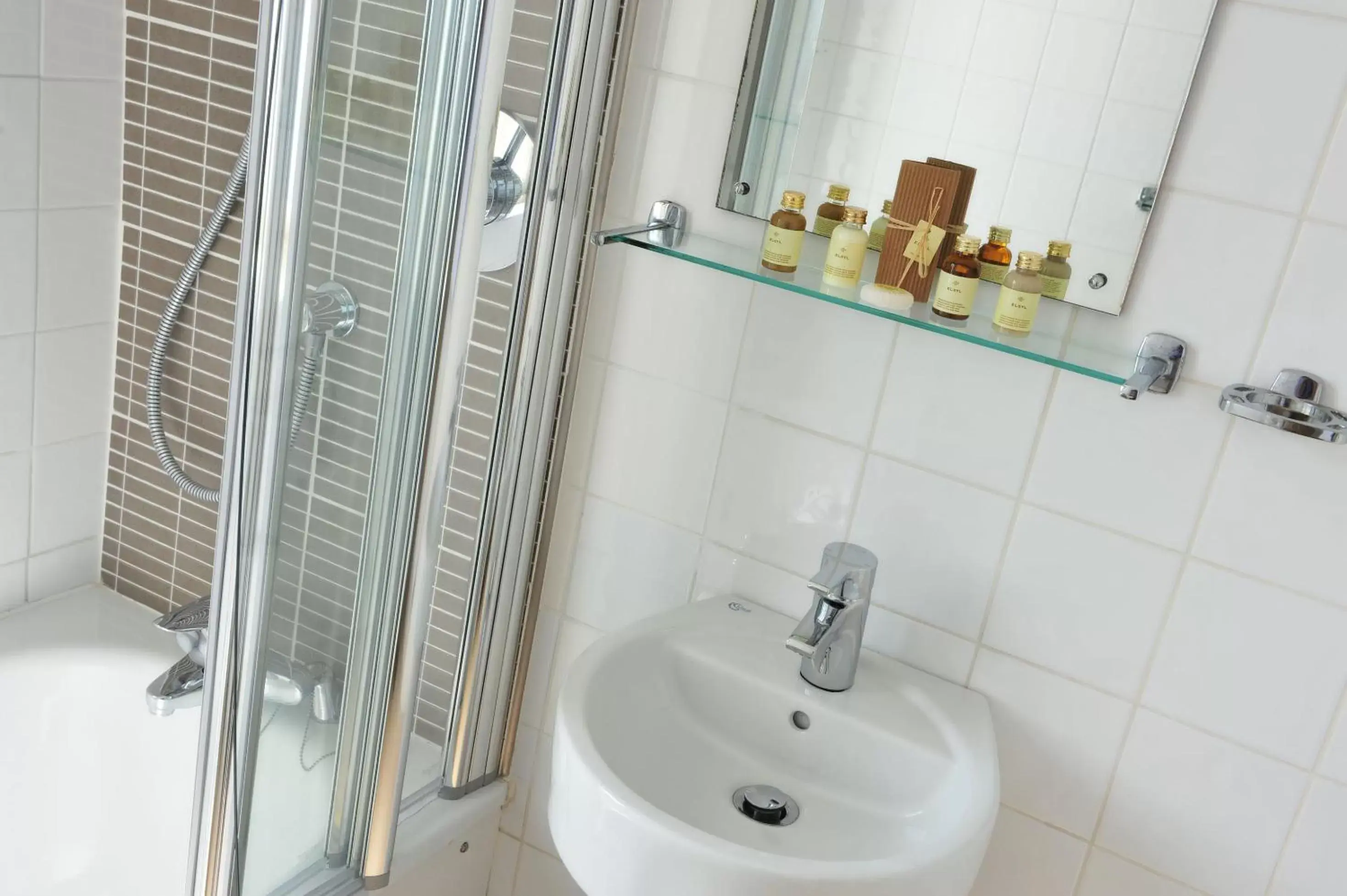 Double or Twin Room with Sea View - single occupancy in The White Lion Hotel Double or Twin Room with Sea View - single occupancy in The White Lion Hotel