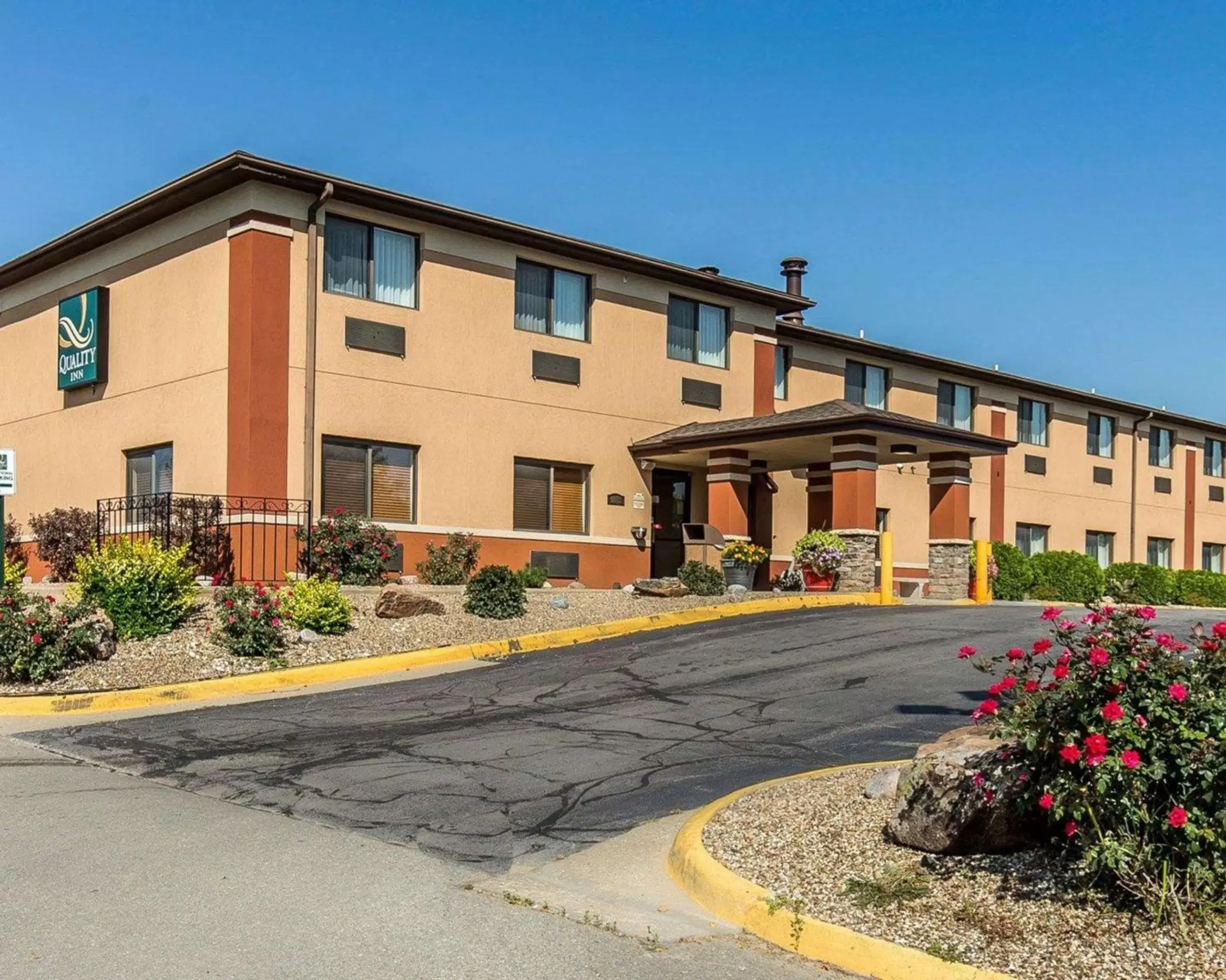 Property Building in Quality Inn at Collins Road - Cedar Rapids