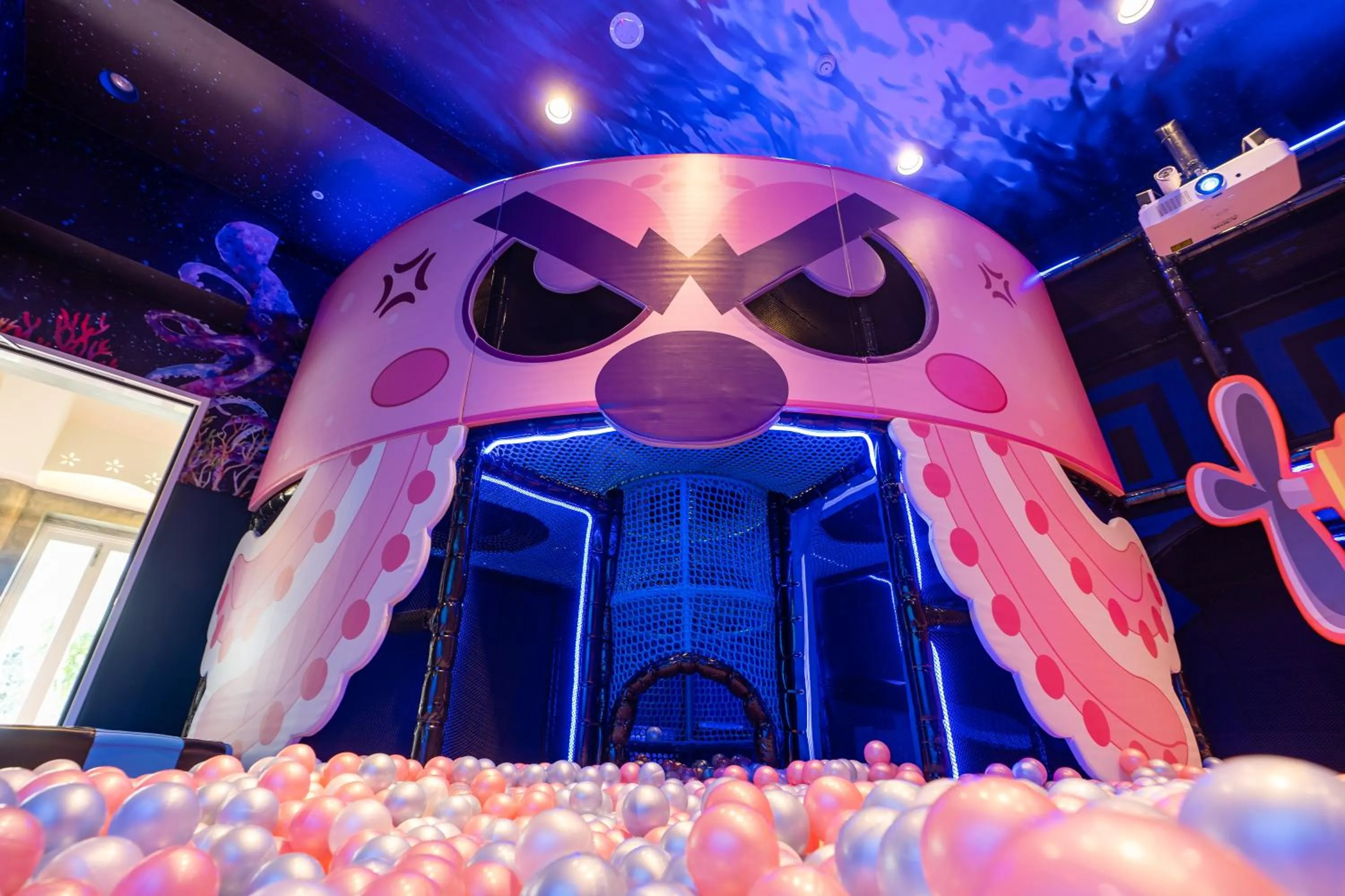 Evening entertainment in Hualien Farglory Hotel