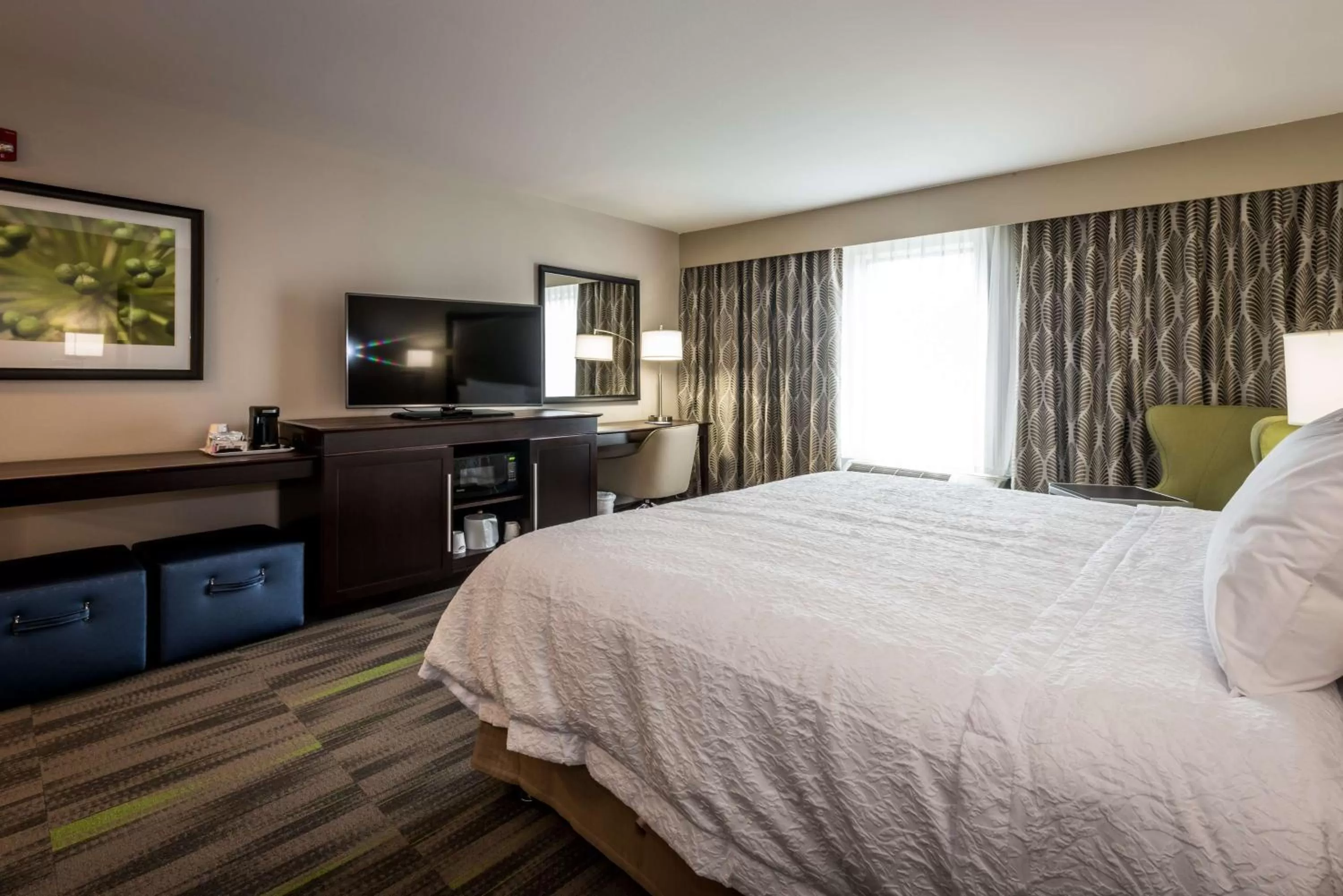 Bed in Hampton Inn & Suites By Hilton Hammond, In