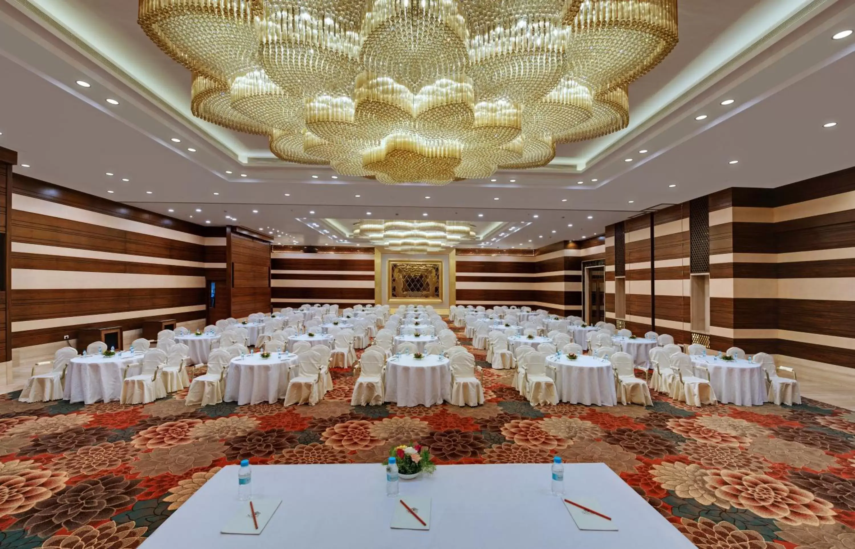 Restaurant/places to eat, Banquet Facilities in Sayaji Kolhapur