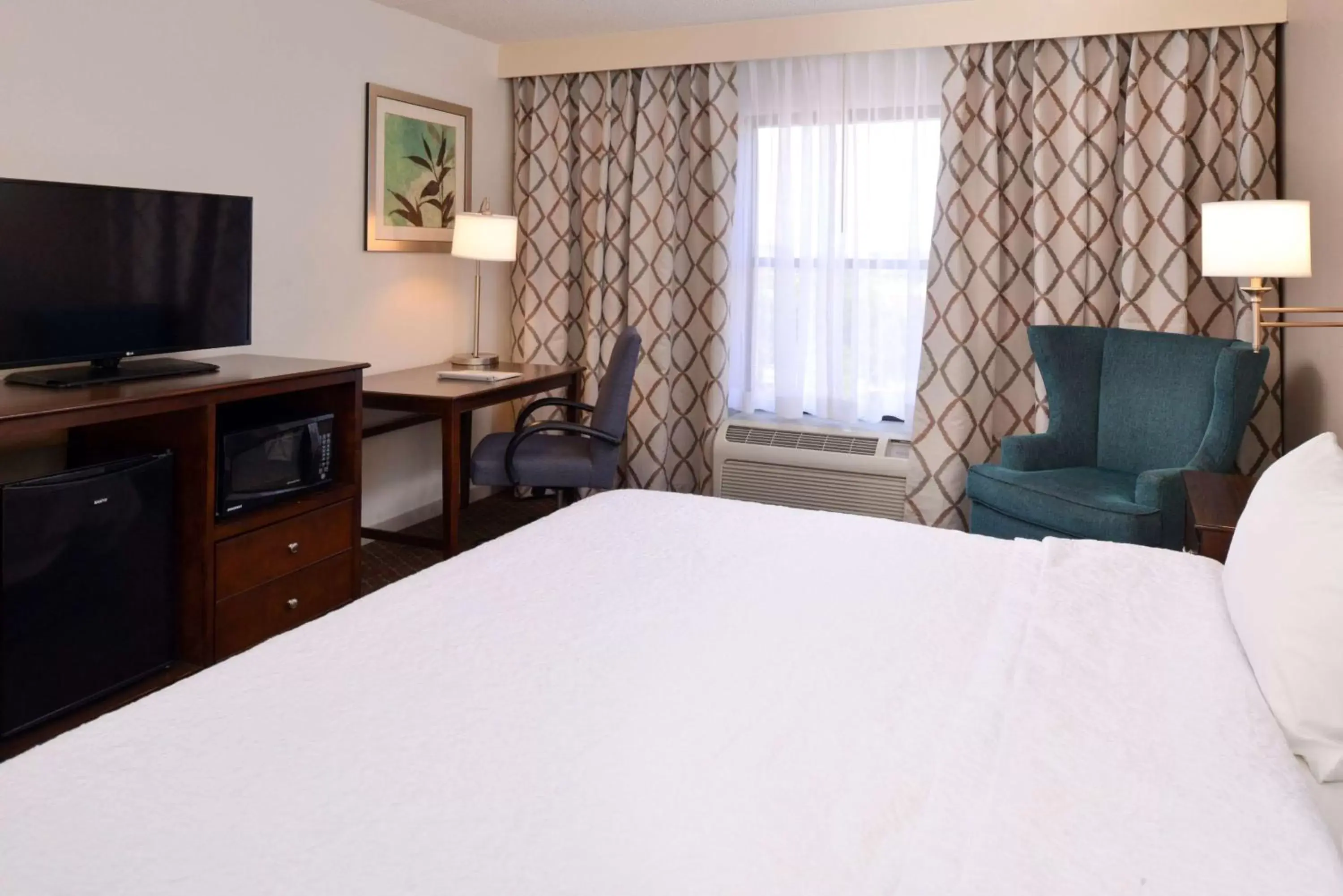 Bed in Hampton Inn & Suites Pueblo-Southgate