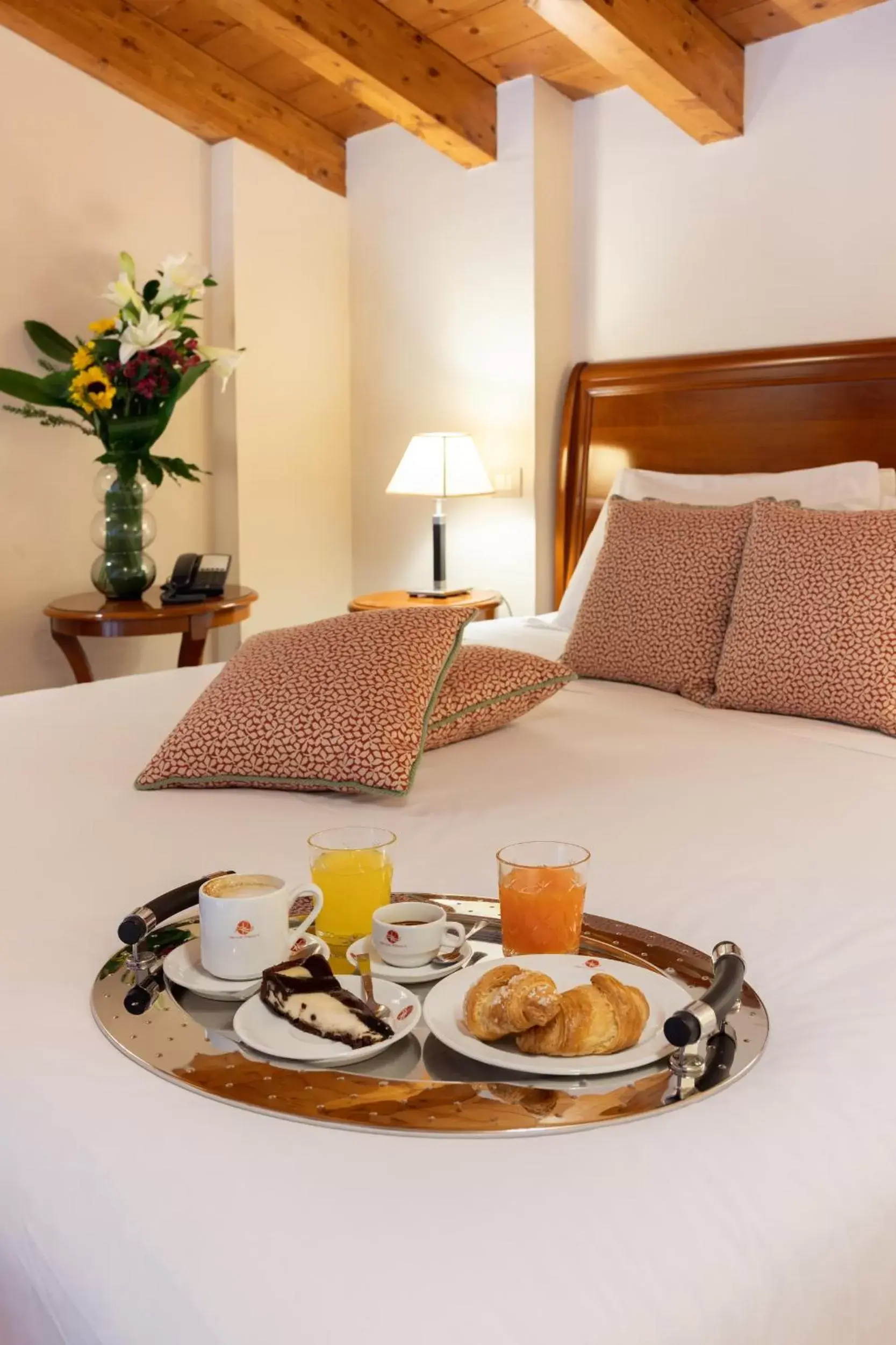 Bed, Breakfast in Hotel Venice Resort Airport