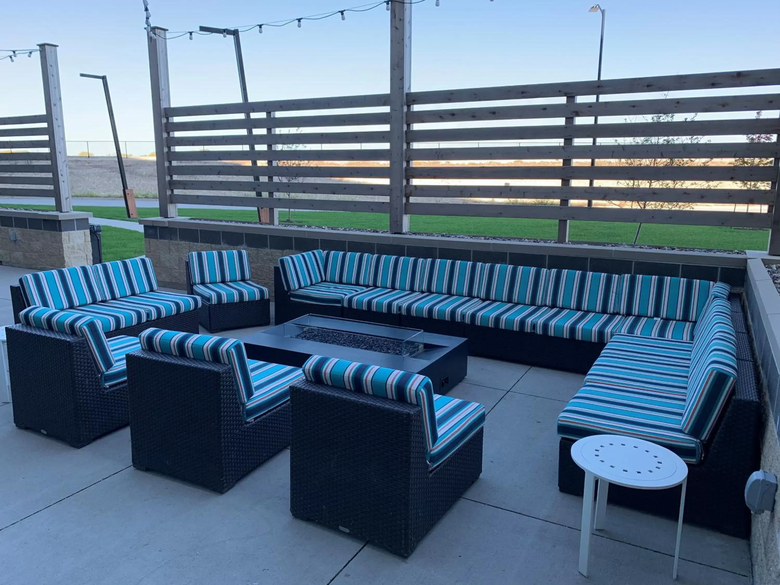 Patio in Hyatt Place East Moline/Quad Cities